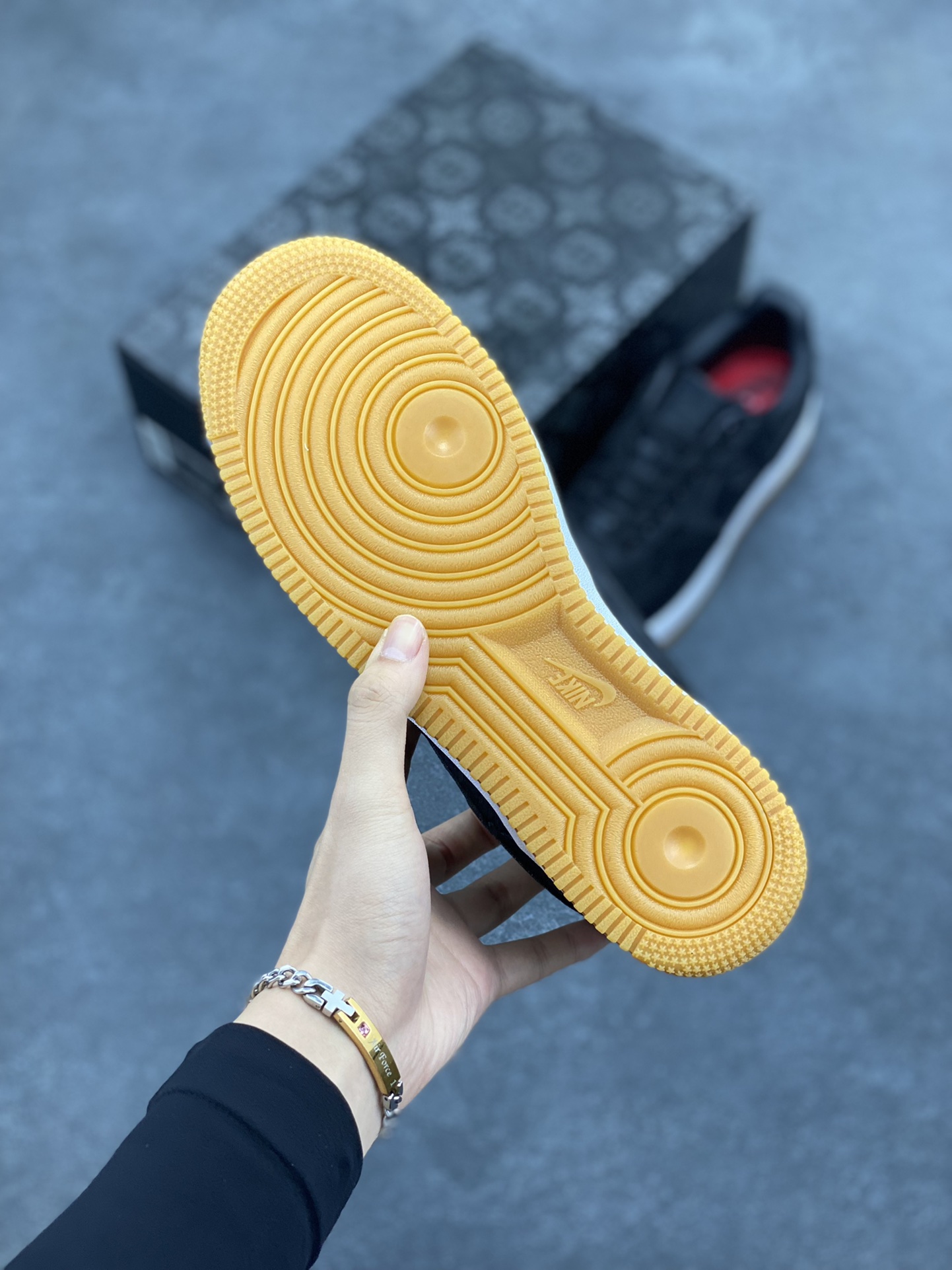 图片[5]-Clot x Nike Air Force 1 Premium AF1 陈冠希 藤原浩联名 丝绸 空军一号低帮百搭休闲运动板鞋。柔软、弹性十足的缓震性能和出色的中底设计，横跨复古与现代的外型结合，造就出风靡全球三十多年的Force 1，直到今天还深受青睐 货号：CZ3966-001 尺码：36 36.5 37.5 38 38.5 39 40 40.5 41 42 42.5 43 44 44.5 45-选品中心