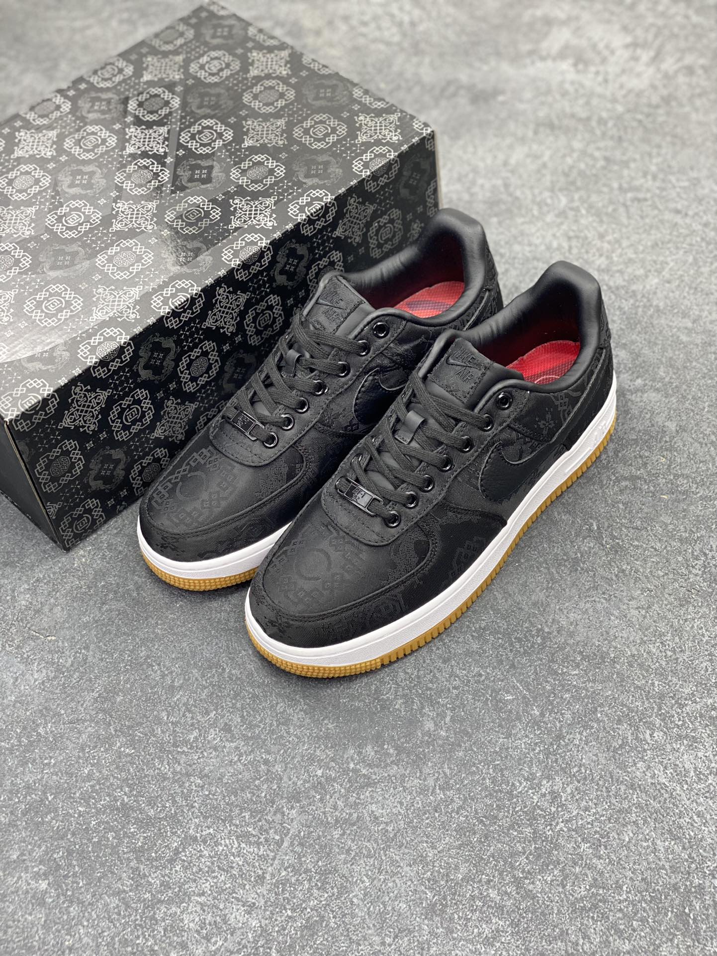 图片[8]-Clot x Nike Air Force 1 Premium AF1 陈冠希 藤原浩联名 丝绸 空军一号低帮百搭休闲运动板鞋。柔软、弹性十足的缓震性能和出色的中底设计，横跨复古与现代的外型结合，造就出风靡全球三十多年的Force 1，直到今天还深受青睐 货号：CZ3966-001 尺码：36 36.5 37.5 38 38.5 39 40 40.5 41 42 42.5 43 44 44.5 45-选品中心