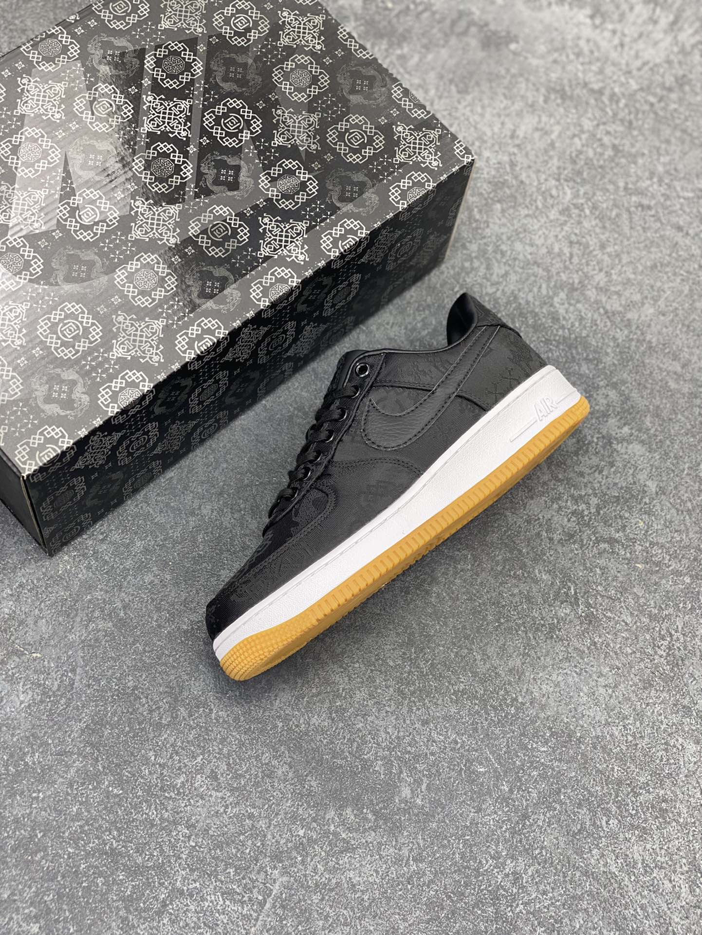 图片[7]-Clot x Nike Air Force 1 Premium AF1 陈冠希 藤原浩联名 丝绸 空军一号低帮百搭休闲运动板鞋。柔软、弹性十足的缓震性能和出色的中底设计，横跨复古与现代的外型结合，造就出风靡全球三十多年的Force 1，直到今天还深受青睐 货号：CZ3966-001 尺码：36 36.5 37.5 38 38.5 39 40 40.5 41 42 42.5 43 44 44.5 45-选品中心