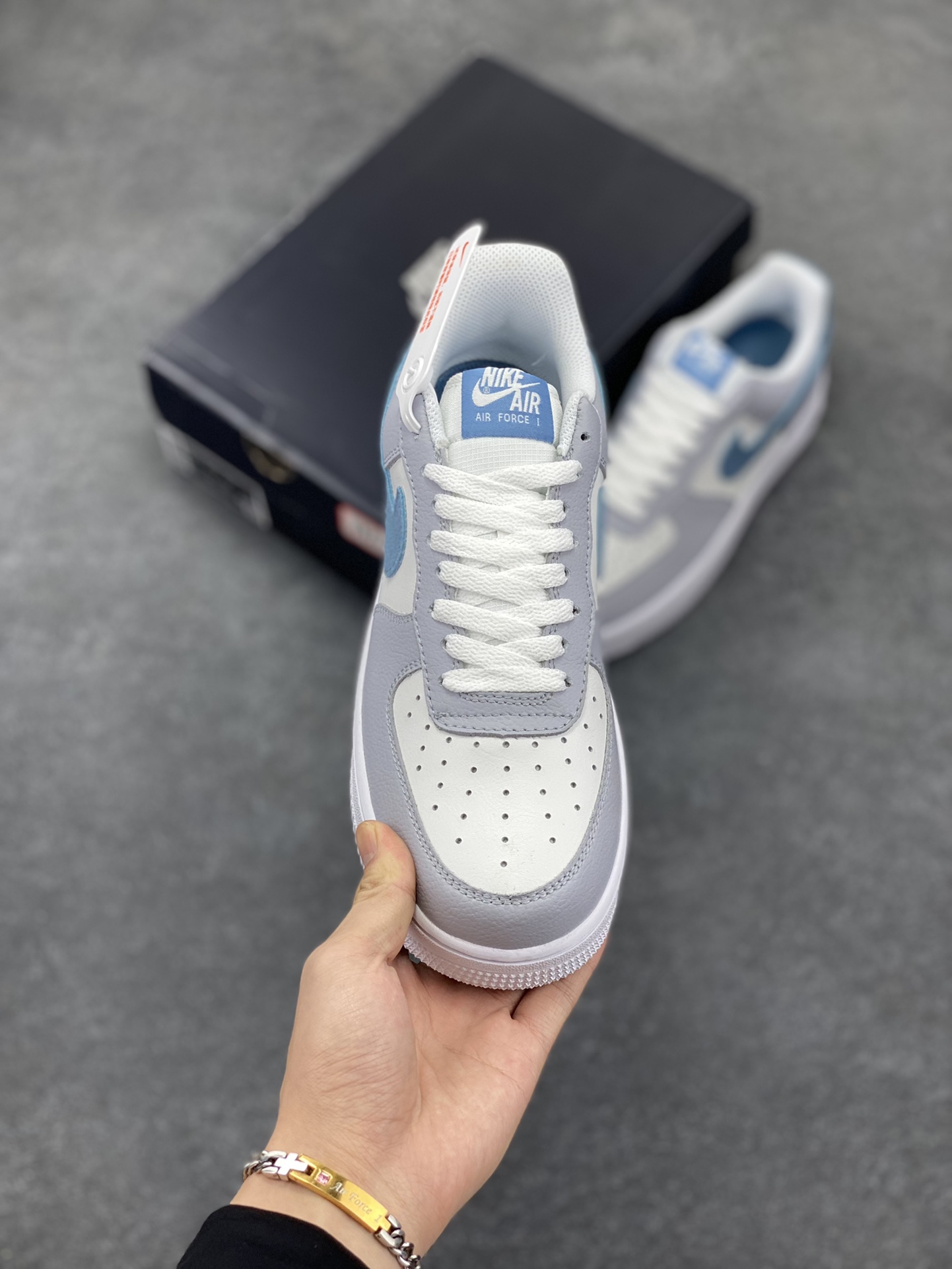 图片[2]-Nike Air Force 1 Low 灰蓝 原楦头原纸板 打造纯正空军版型 专注外贸渠道 全掌内置蜂窝气垫 原盒配件 原厂中底钢印、拉帮完美 货号：HV1795-141 尺码：36 36.5 37.5 38 38.5 39 40 40.5 41 42 42.5 43 44 44.5 45-选品中心