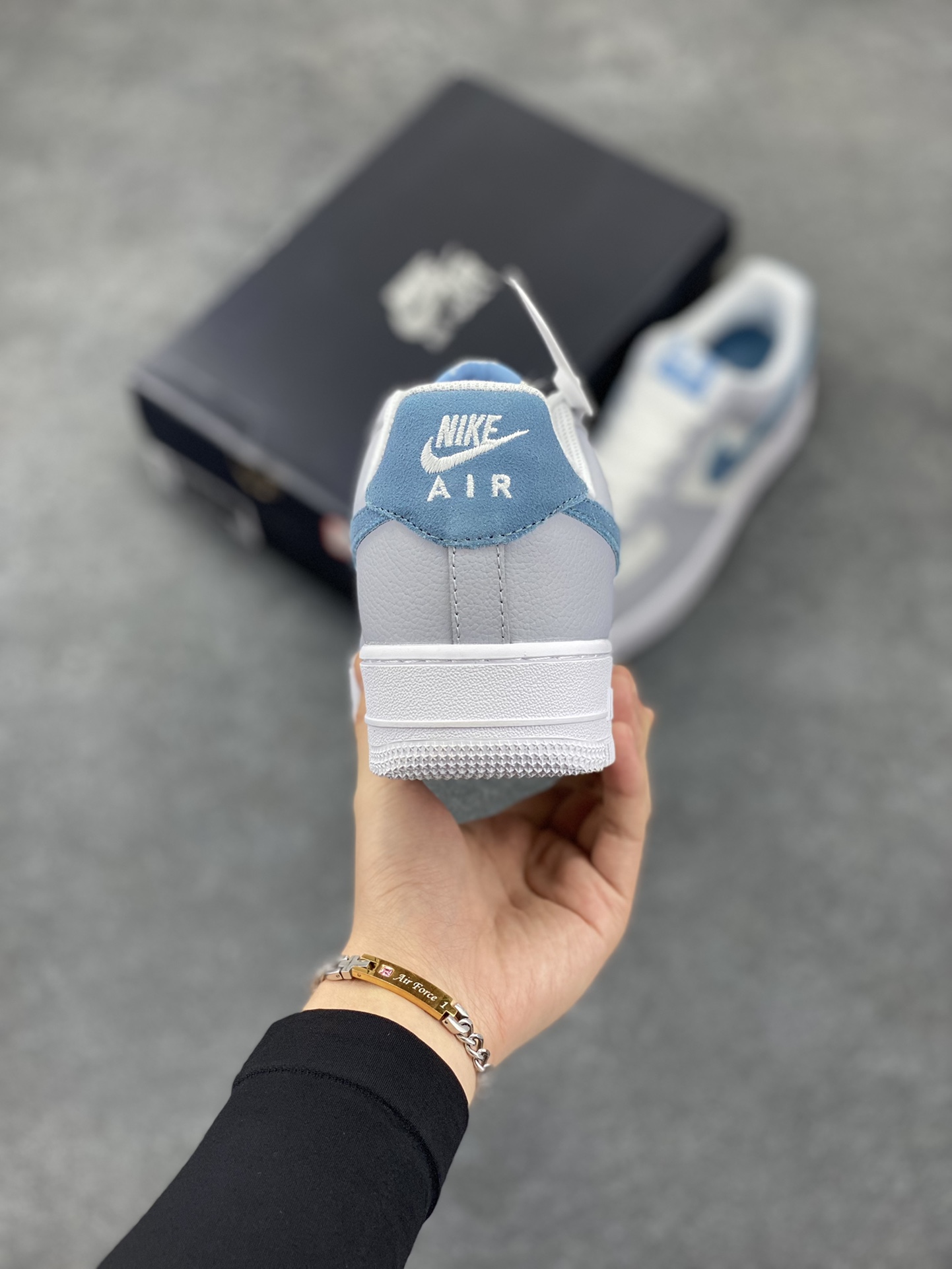 图片[4]-Nike Air Force 1 Low 灰蓝 原楦头原纸板 打造纯正空军版型 专注外贸渠道 全掌内置蜂窝气垫 原盒配件 原厂中底钢印、拉帮完美 货号：HV1795-141 尺码：36 36.5 37.5 38 38.5 39 40 40.5 41 42 42.5 43 44 44.5 45-选品中心