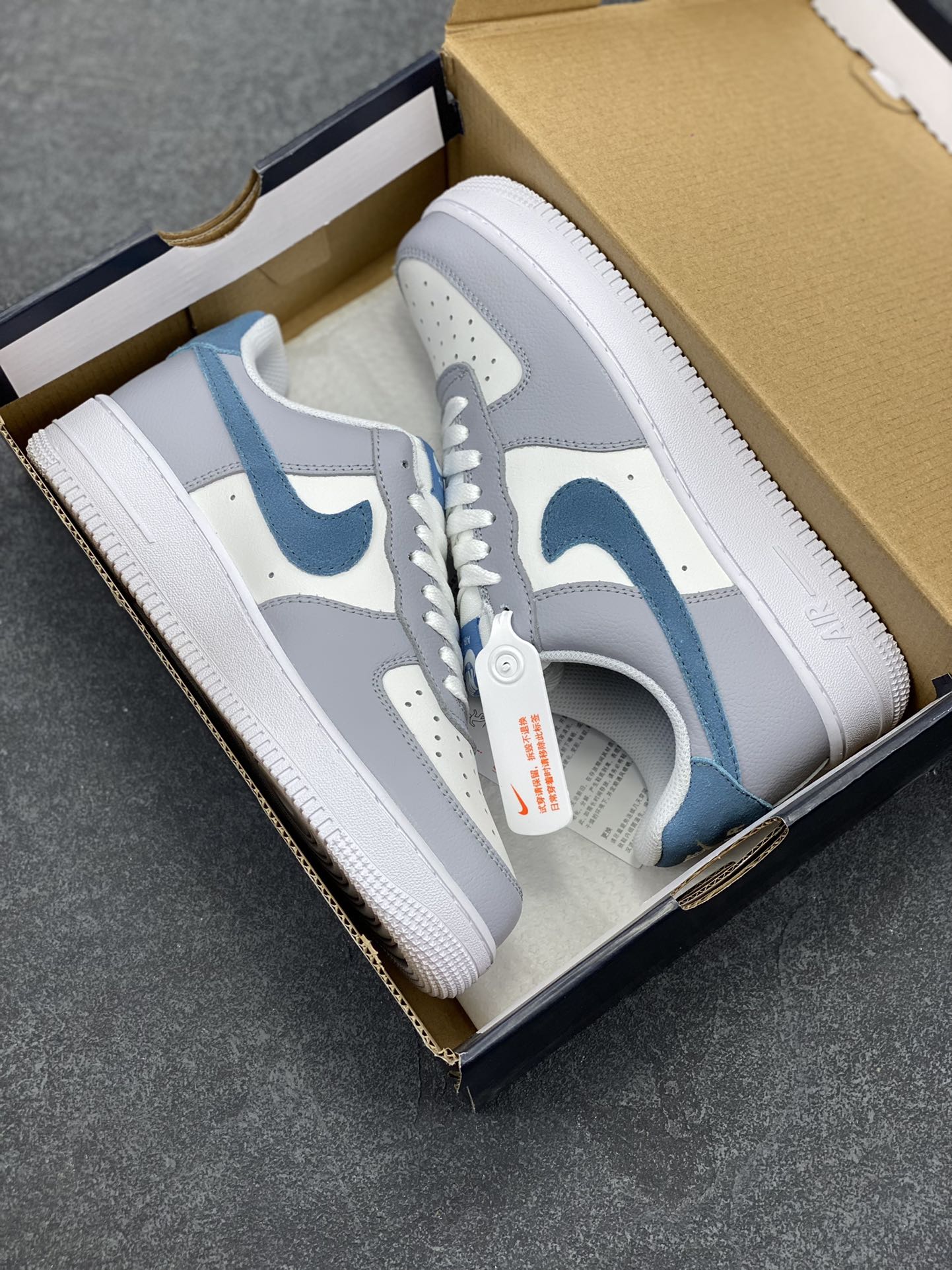 图片[9]-Nike Air Force 1 Low 灰蓝 原楦头原纸板 打造纯正空军版型 专注外贸渠道 全掌内置蜂窝气垫 原盒配件 原厂中底钢印、拉帮完美 货号：HV1795-141 尺码：36 36.5 37.5 38 38.5 39 40 40.5 41 42 42.5 43 44 44.5 45-选品中心
