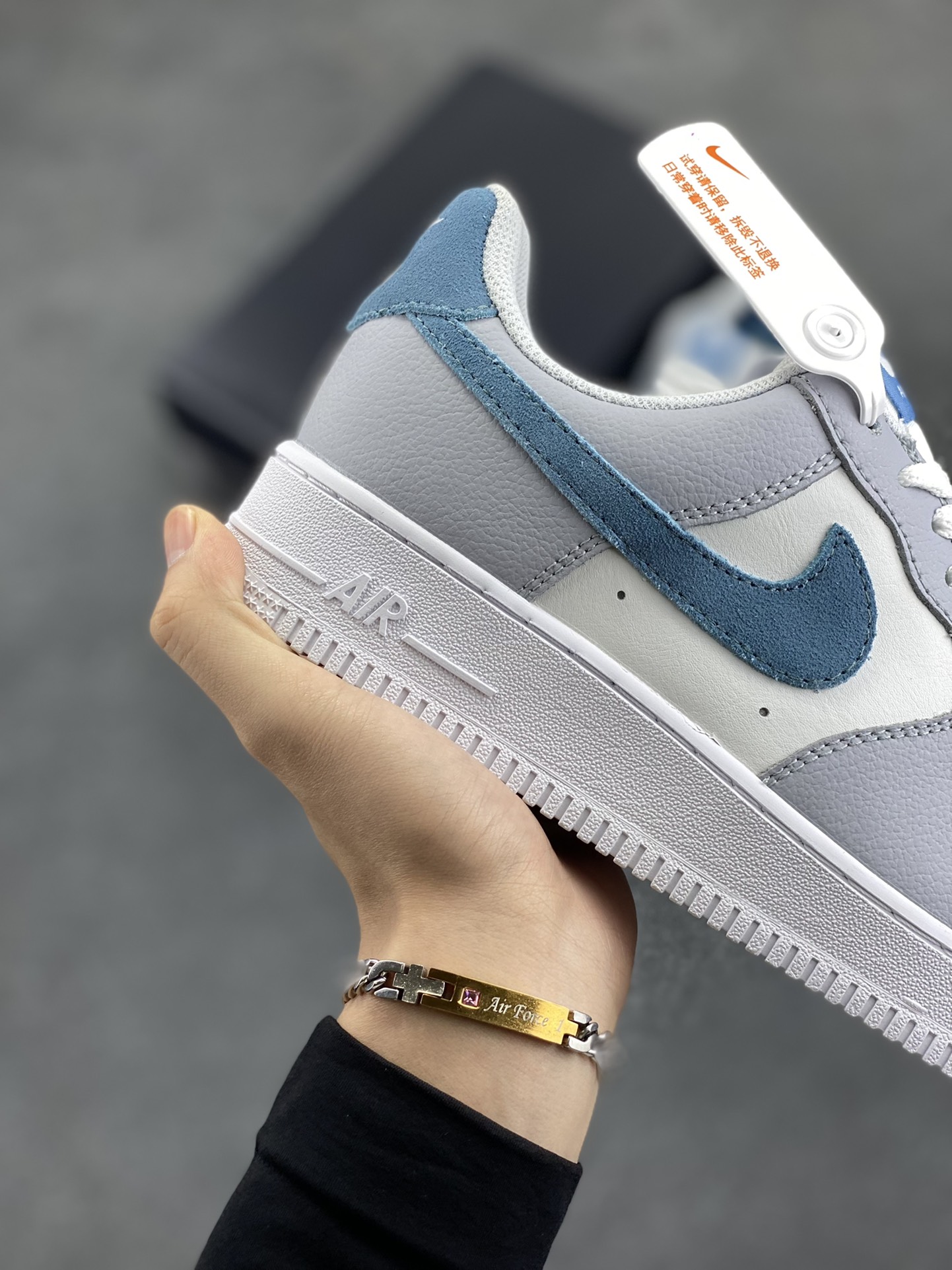 图片[6]-Nike Air Force 1 Low 灰蓝 原楦头原纸板 打造纯正空军版型 专注外贸渠道 全掌内置蜂窝气垫 原盒配件 原厂中底钢印、拉帮完美 货号：HV1795-141 尺码：36 36.5 37.5 38 38.5 39 40 40.5 41 42 42.5 43 44 44.5 45-选品中心