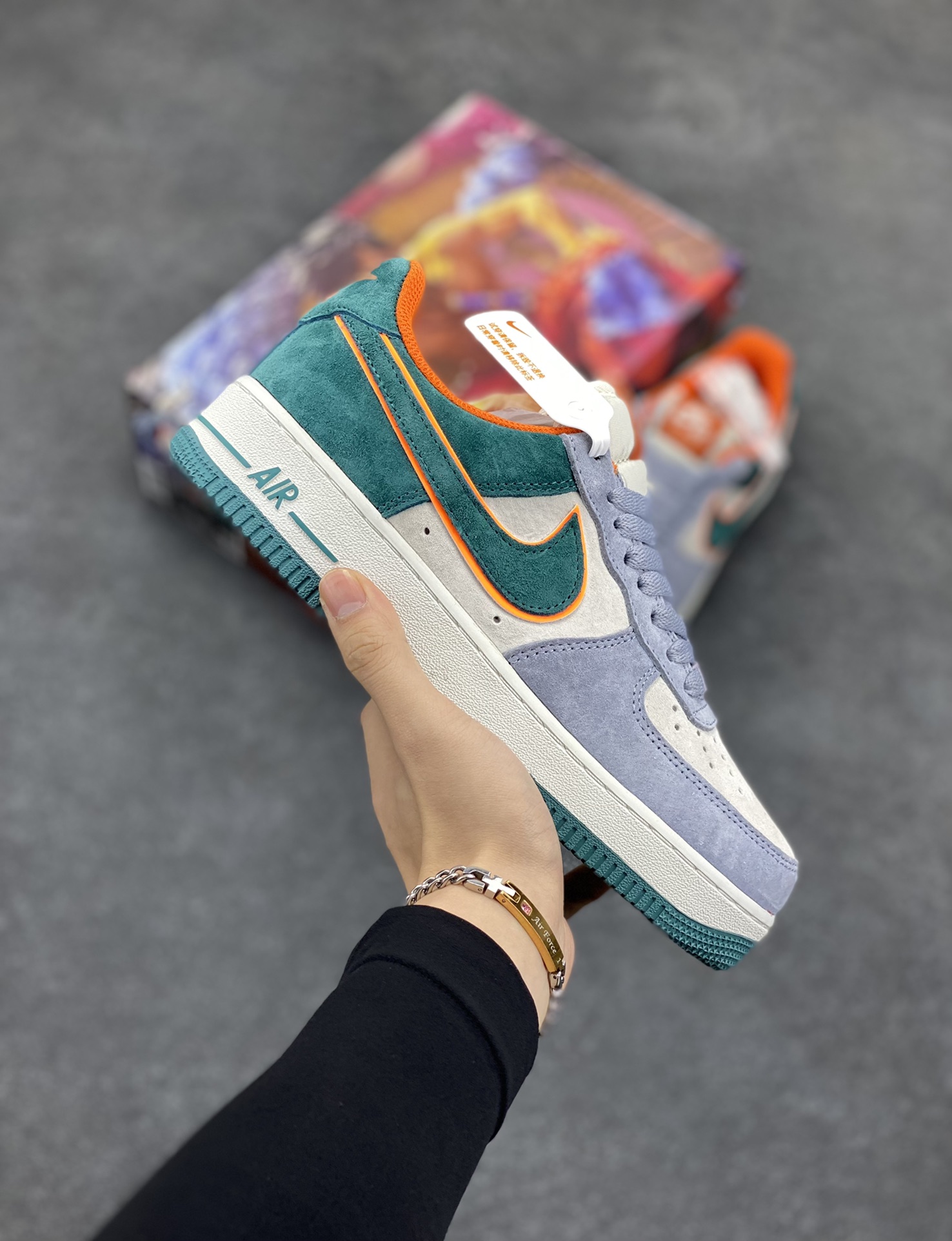 Nike Air Force 1 Low ’07 麂皮空军一号低帮休闲板鞋 原厂麂皮 原楦原纸板 纯正版型 正品NFC感应芯片 高清洁度 内置全掌气垫 货号：LF8989-888 尺码：36 36.5 37.5 38 38.5 39 40 40.5 41 42 42.5 43 44 44.5 45-选品中心