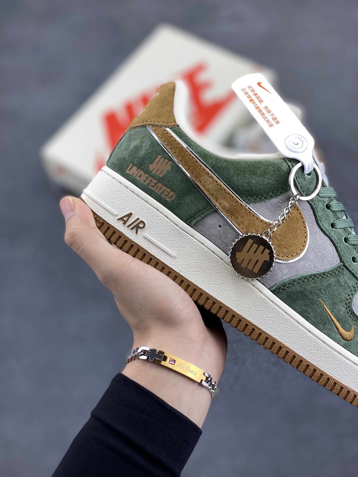 图片[6]-NIke Air Force 1 \’07 Low “UN联名–青苔绿”空军一号 低帮 运动鞋 休闲鞋 折边针车 工艺难度大 原楦头原纸板 原装鞋盒 定制五金配件 内置全掌气垫 原厂鞋底 货号：KK1988-022 尺码：36 36.5 37.5 38 38.5 39 40 40.5 41 42 42.5 43 44 44.5 45-选品中心