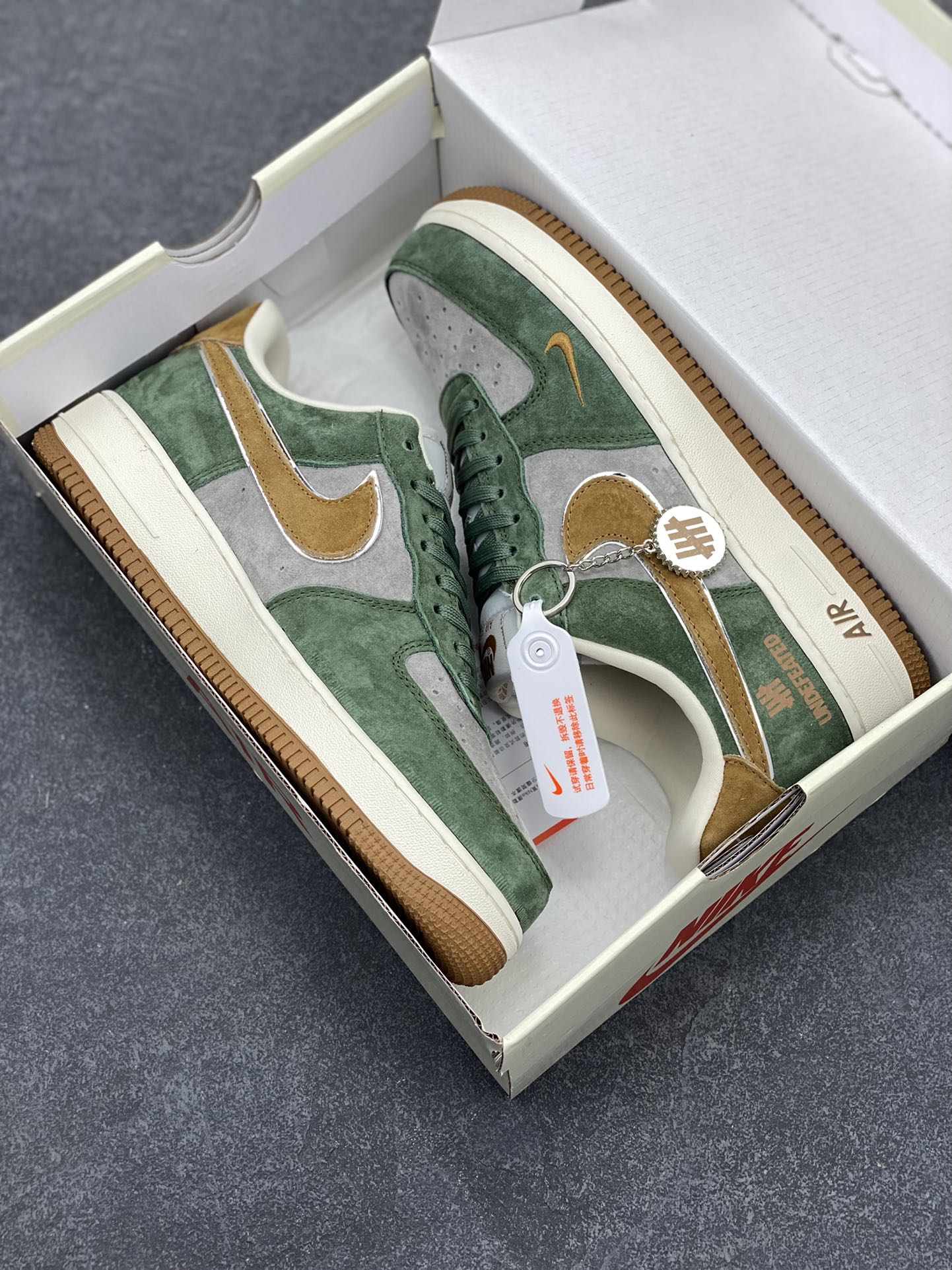 图片[9]-NIke Air Force 1 \’07 Low “UN联名–青苔绿”空军一号 低帮 运动鞋 休闲鞋 折边针车 工艺难度大 原楦头原纸板 原装鞋盒 定制五金配件 内置全掌气垫 原厂鞋底 货号：KK1988-022 尺码：36 36.5 37.5 38 38.5 39 40 40.5 41 42 42.5 43 44 44.5 45-选品中心