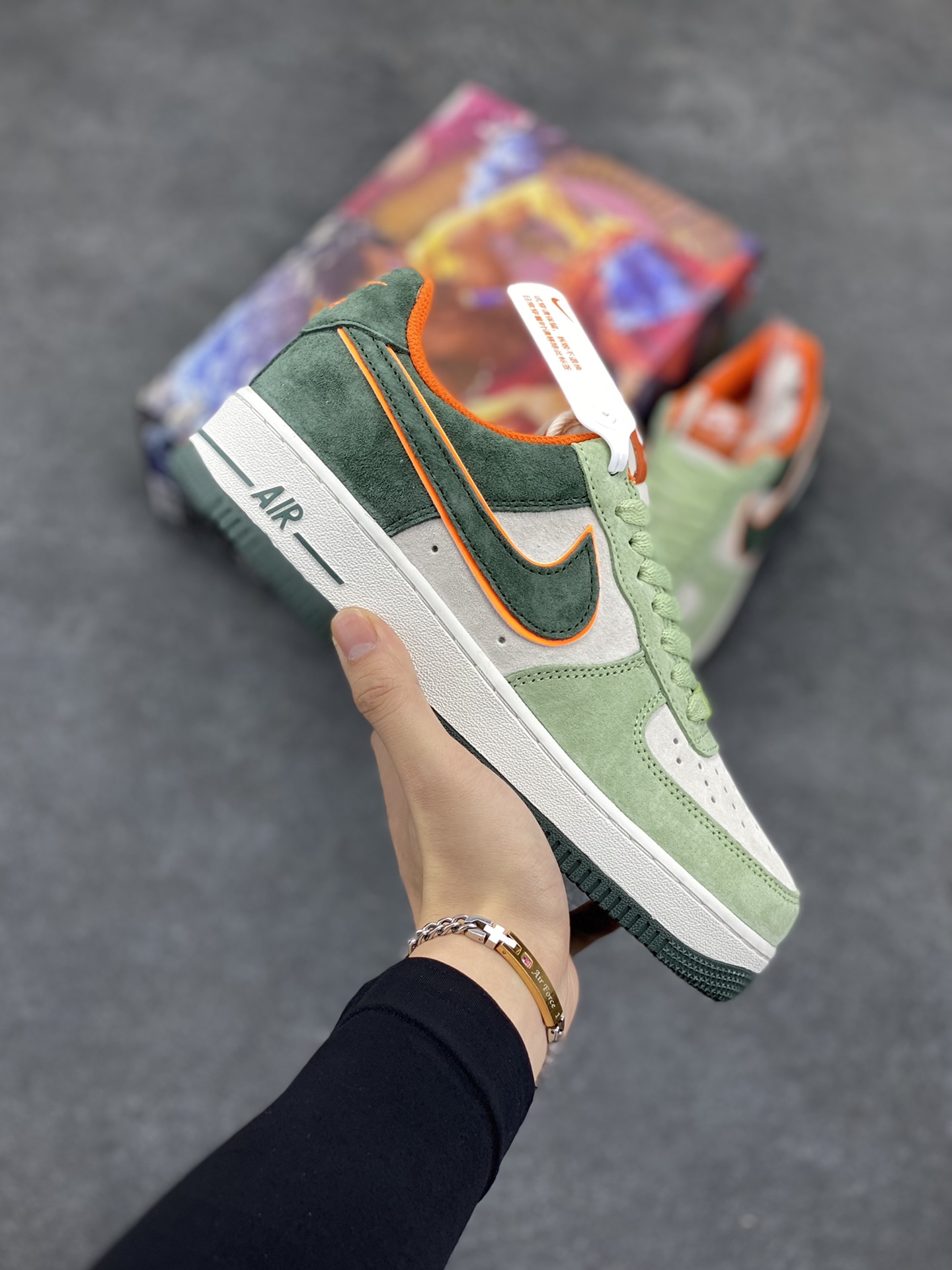 Nike Air Force 1 Low ’07 橙绿麂皮空军一号低帮休闲板鞋 原厂麂皮 原楦原纸板 纯正版型 正品NFC感应芯片 高清洁度 内置全掌气垫 货号：LF8989-777 尺码：36 36.5 37.5 38 38.5 39 40 40.5 41 42 42.5 43 44 44.5 45-选品中心