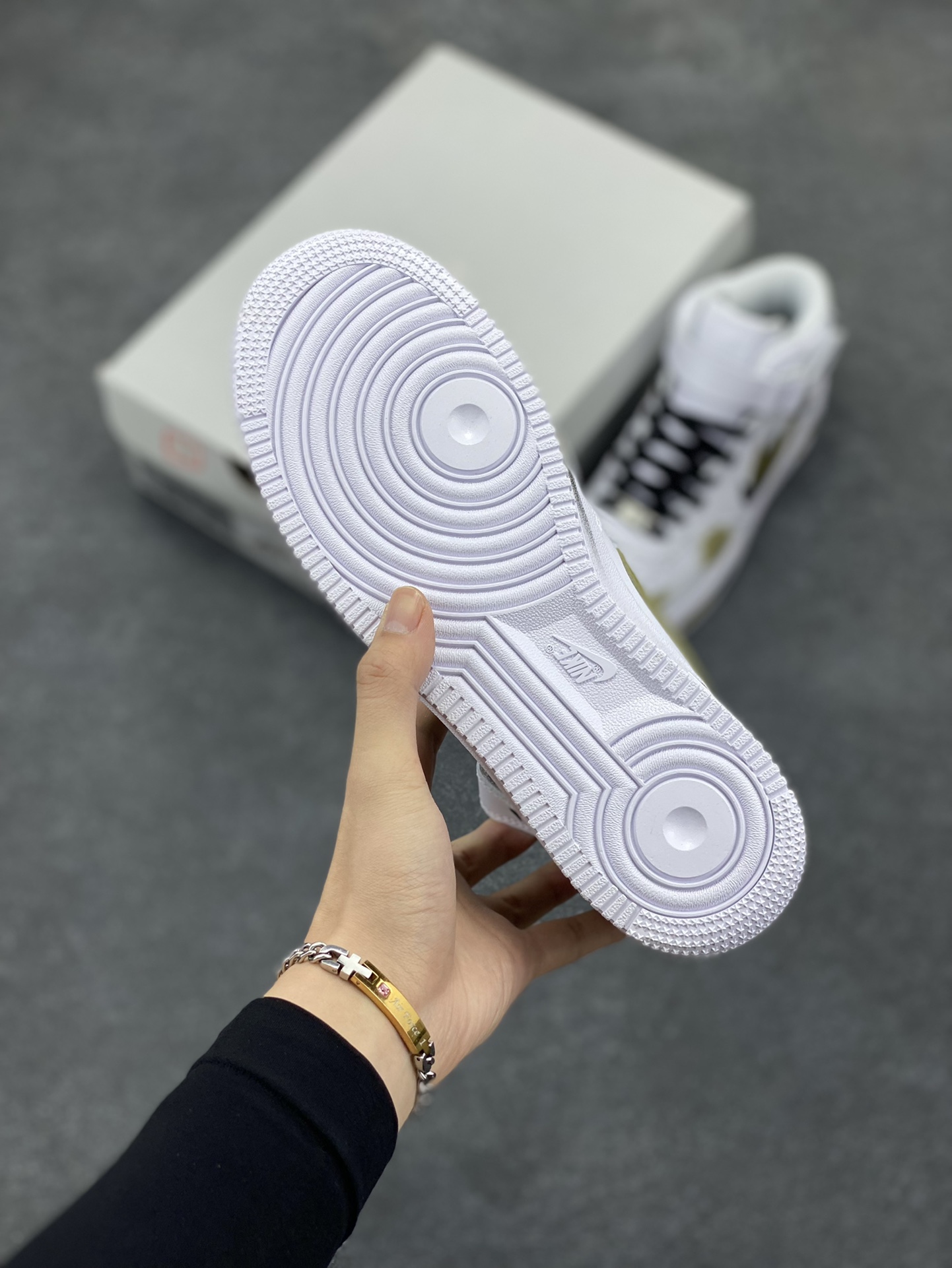 图片[5]-Nike Air Force 1 Low’07 橄榄绿 手绘 断裂 三勾阴影 喷绘 空军一号绑带中帮休闲板鞋 定制皮料 原厂3D打印 定制鞋盒 原楦原纸板 纯正空军版型 内置全掌气垫 货号：CW2289-111 尺码：36 36.5 37.5 38 38.5 39 40 40.5 41 42 42.5 43 44 44.5 45-选品中心