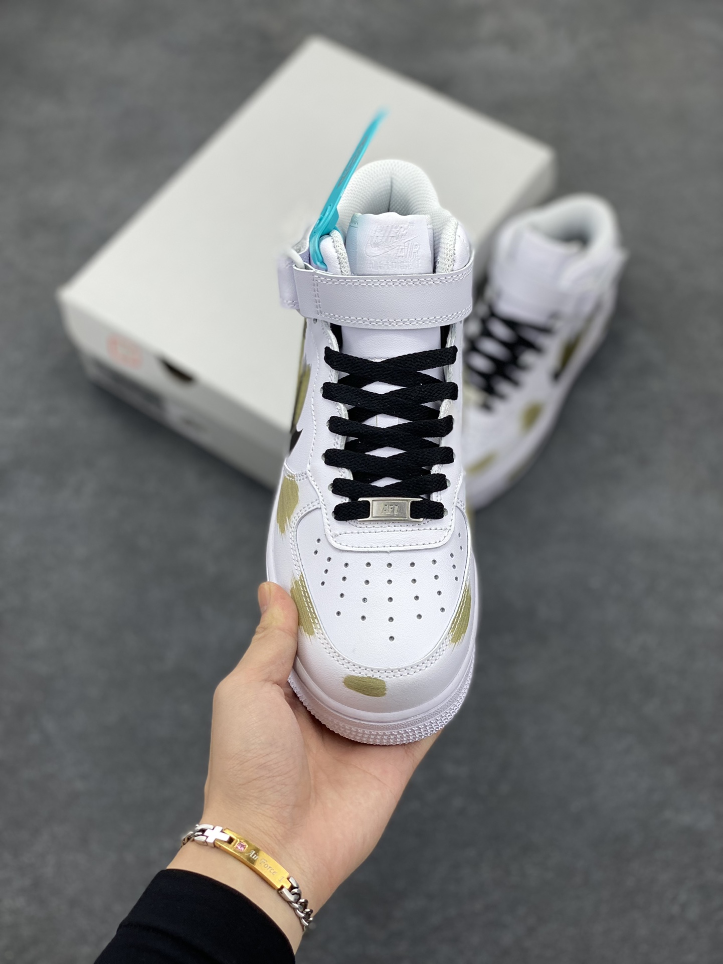 图片[2]-Nike Air Force 1 Low’07 橄榄绿 手绘 断裂 三勾阴影 喷绘 空军一号绑带中帮休闲板鞋 定制皮料 原厂3D打印 定制鞋盒 原楦原纸板 纯正空军版型 内置全掌气垫 货号：CW2289-111 尺码：36 36.5 37.5 38 38.5 39 40 40.5 41 42 42.5 43 44 44.5 45-选品中心