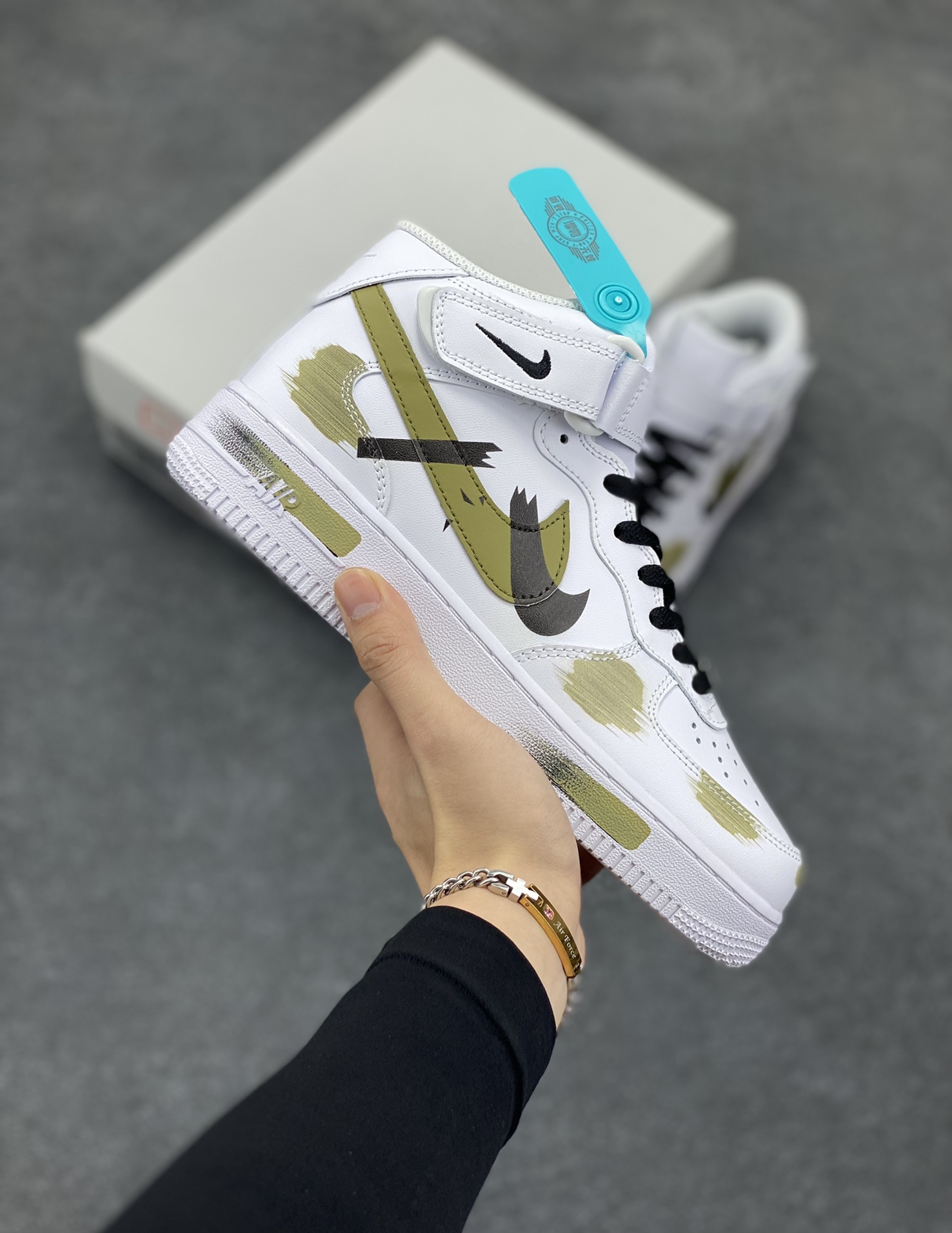 Nike Air Force 1 Low’07 橄榄绿 手绘 断裂 三勾阴影 喷绘 空军一号绑带中帮休闲板鞋 定制皮料 原厂3D打印 定制鞋盒 原楦原纸板 纯正空军版型 内置全掌气垫 货号:CW2289-111 尺码:36 36.5 37.5 38 38.5 39 40 40.5 41 42 42.5 43 44 44.5 45-选品中心