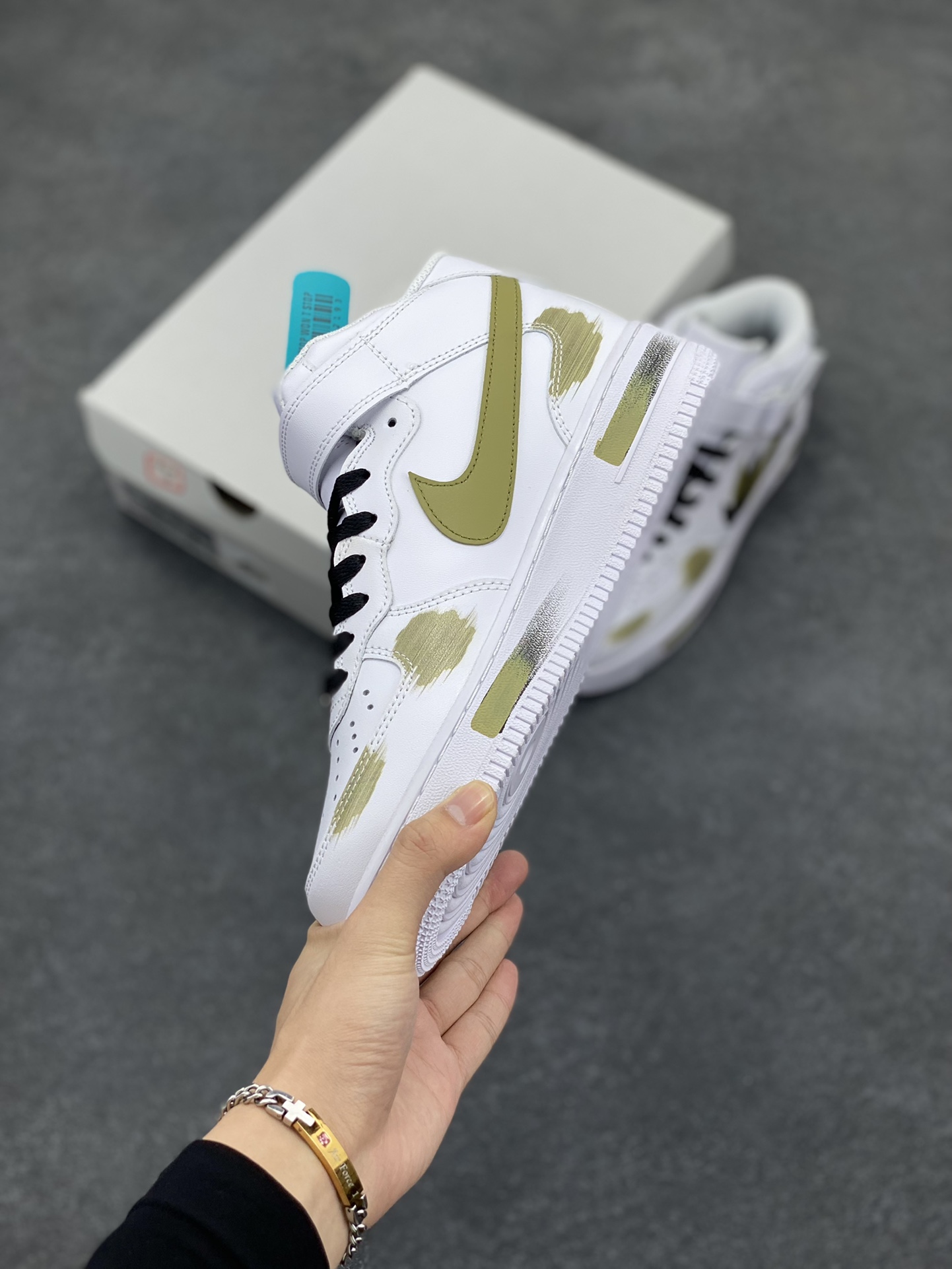 图片[3]-Nike Air Force 1 Low’07 橄榄绿 手绘 断裂 三勾阴影 喷绘 空军一号绑带中帮休闲板鞋 定制皮料 原厂3D打印 定制鞋盒 原楦原纸板 纯正空军版型 内置全掌气垫 货号：CW2289-111 尺码：36 36.5 37.5 38 38.5 39 40 40.5 41 42 42.5 43 44 44.5 45-选品中心