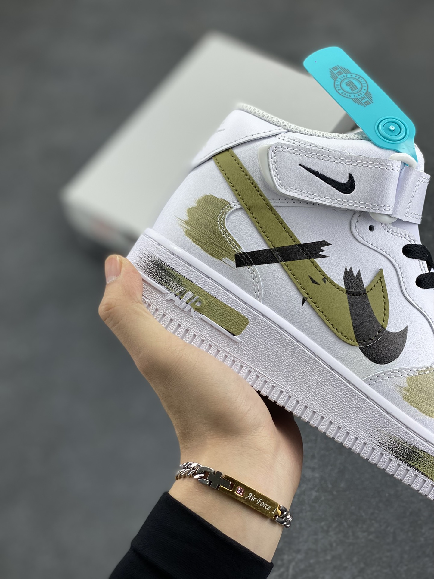 图片[6]-Nike Air Force 1 Low’07 橄榄绿 手绘 断裂 三勾阴影 喷绘 空军一号绑带中帮休闲板鞋 定制皮料 原厂3D打印 定制鞋盒 原楦原纸板 纯正空军版型 内置全掌气垫 货号：CW2289-111 尺码：36 36.5 37.5 38 38.5 39 40 40.5 41 42 42.5 43 44 44.5 45-选品中心