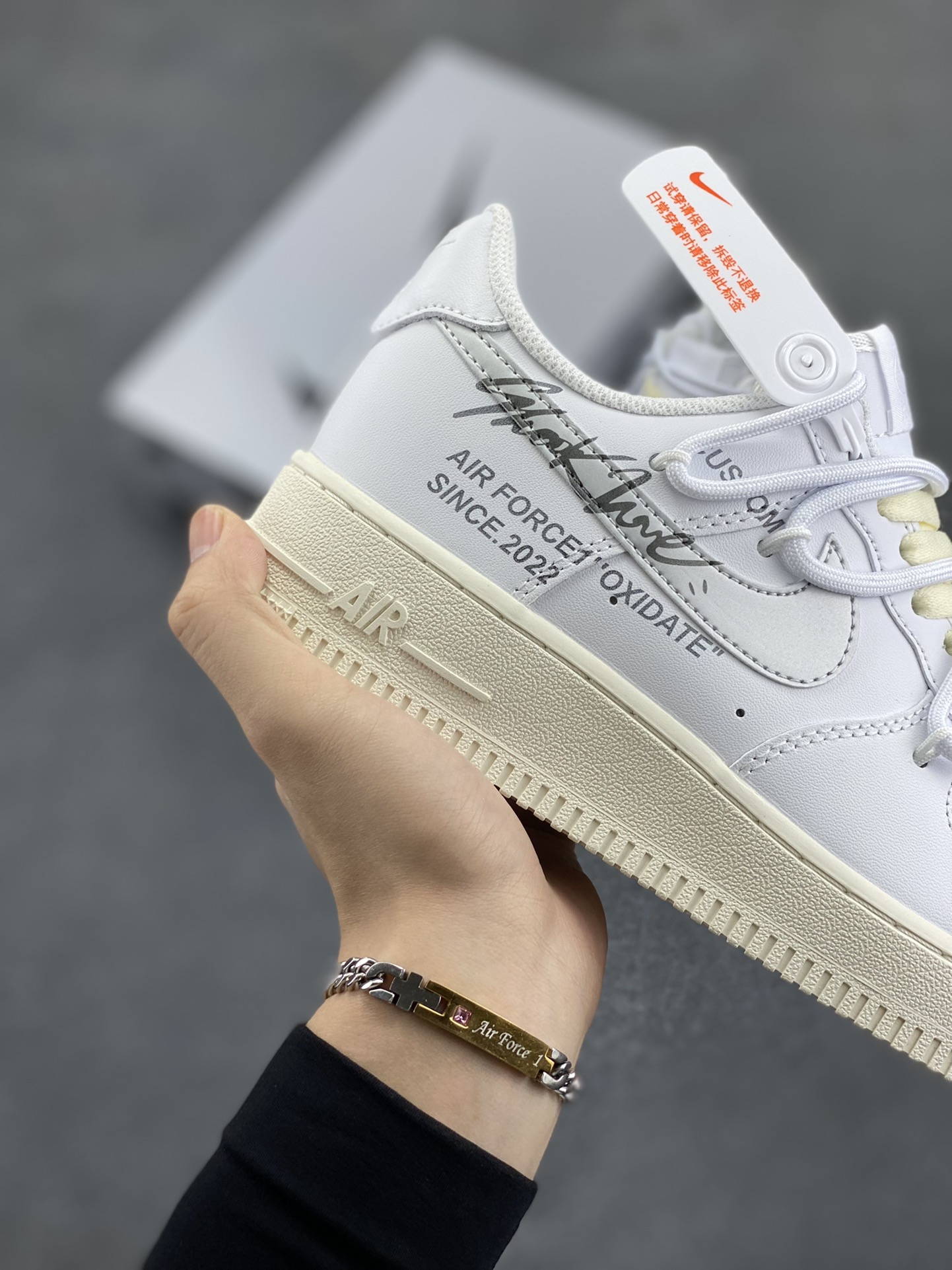 图片[6]-Nike Air Force 1 Low’07 银勾off风 空军一号绑带低帮休闲板鞋 定制皮料 原厂3D打印 定制鞋盒 原楦原纸板 纯正空军版型 内置全掌气垫 货号：ZH0316-051 尺码：36 36.5 37.5 38 38.5 39 40 40.5 41 42 42.5 43 44 44.5 45-选品中心