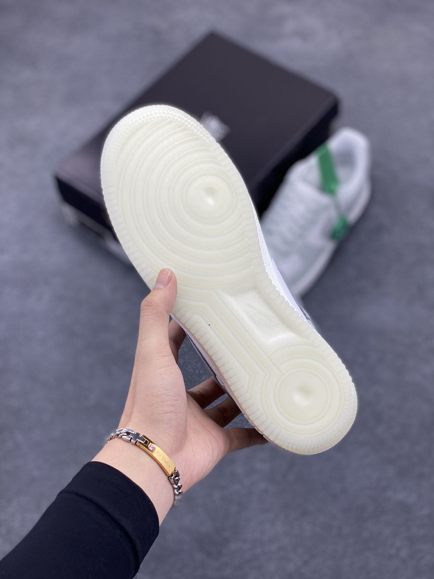 图片[5]-HY版本💯 Nike Air Force 1 Low 灰白 空军一号低帮运动休闲板鞋 原楦头原纸板 打造纯正空军版型 专注外贸渠道 全掌内置蜂窝气垫 原盒配件 原厂中底钢印、拉帮完美 货号：FJ4170-003 尺码：36 36.5 37.5 38 38.5 39 40 40.5 41 42 42.5 43 44 44.5 45 46-选品中心