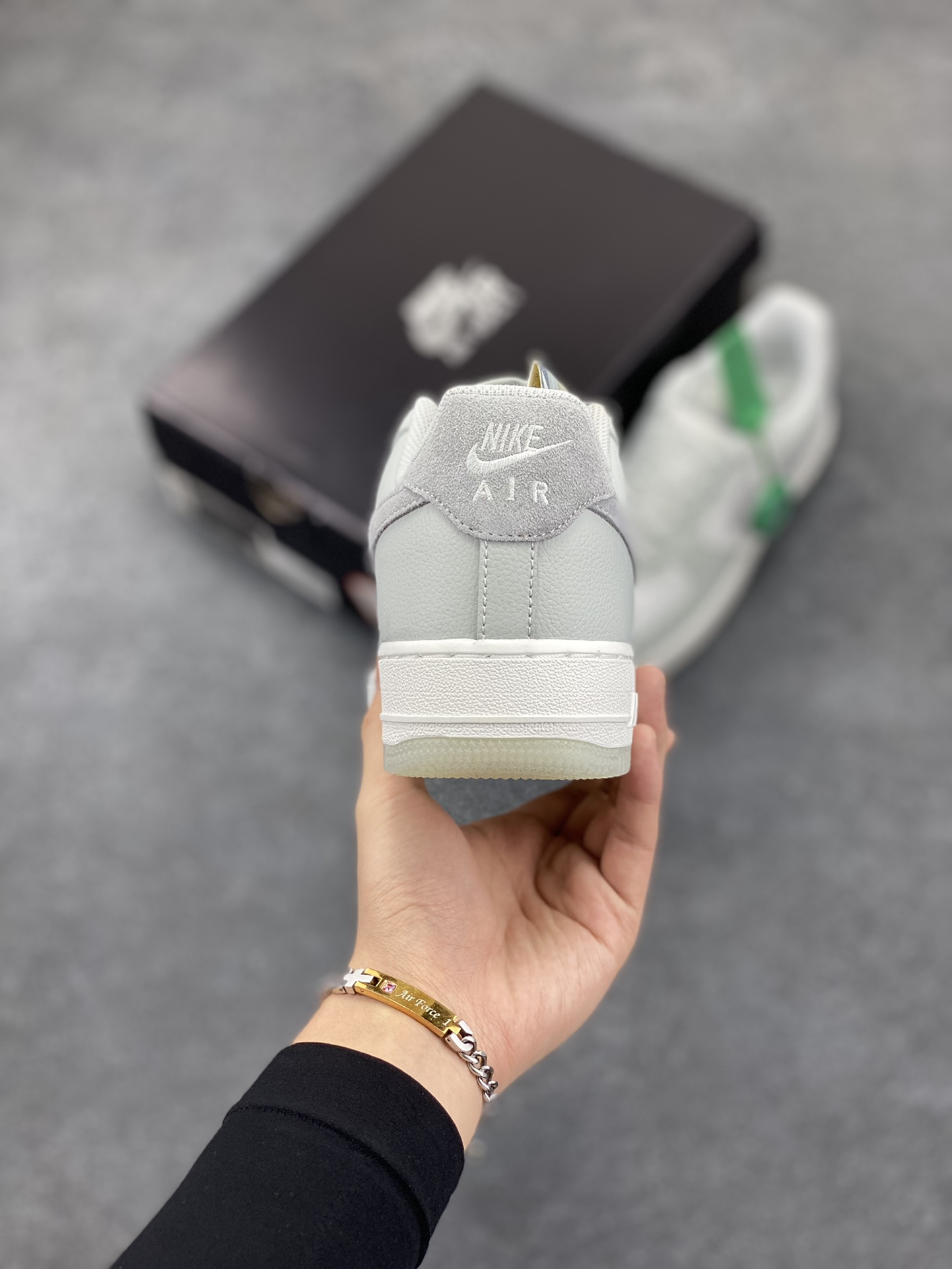 图片[4]-HY版本💯 Nike Air Force 1 Low 灰白 空军一号低帮运动休闲板鞋 原楦头原纸板 打造纯正空军版型 专注外贸渠道 全掌内置蜂窝气垫 原盒配件 原厂中底钢印、拉帮完美 货号：FJ4170-003 尺码：36 36.5 37.5 38 38.5 39 40 40.5 41 42 42.5 43 44 44.5 45 46-选品中心