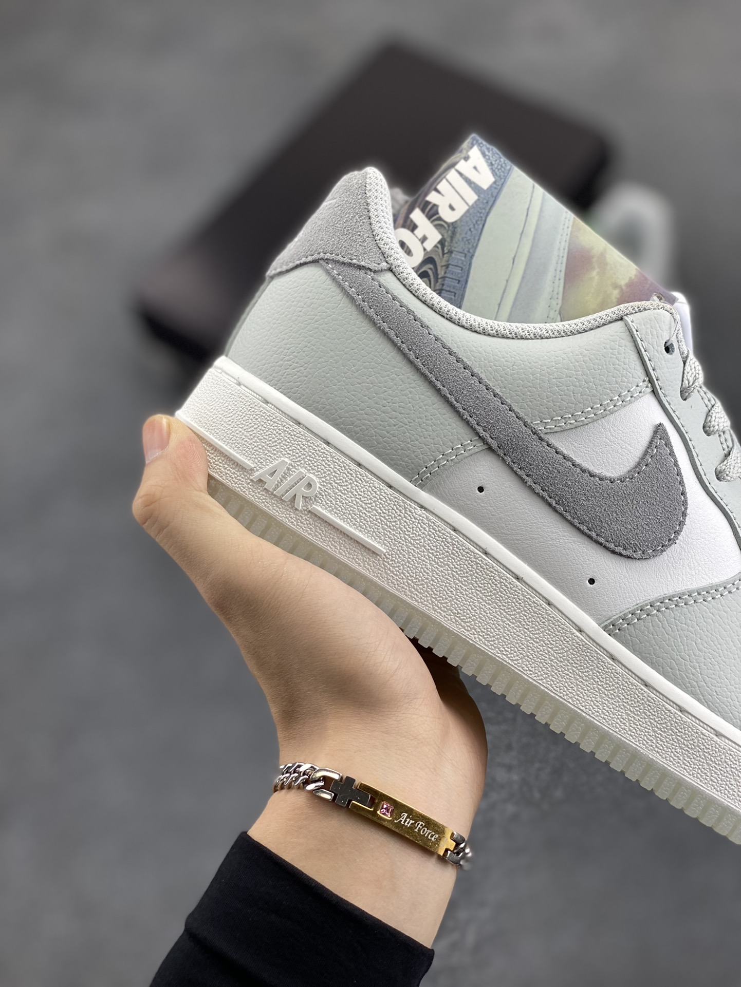 图片[6]-HY版本💯 Nike Air Force 1 Low 灰白 空军一号低帮运动休闲板鞋 原楦头原纸板 打造纯正空军版型 专注外贸渠道 全掌内置蜂窝气垫 原盒配件 原厂中底钢印、拉帮完美 货号：FJ4170-003 尺码：36 36.5 37.5 38 38.5 39 40 40.5 41 42 42.5 43 44 44.5 45 46-选品中心