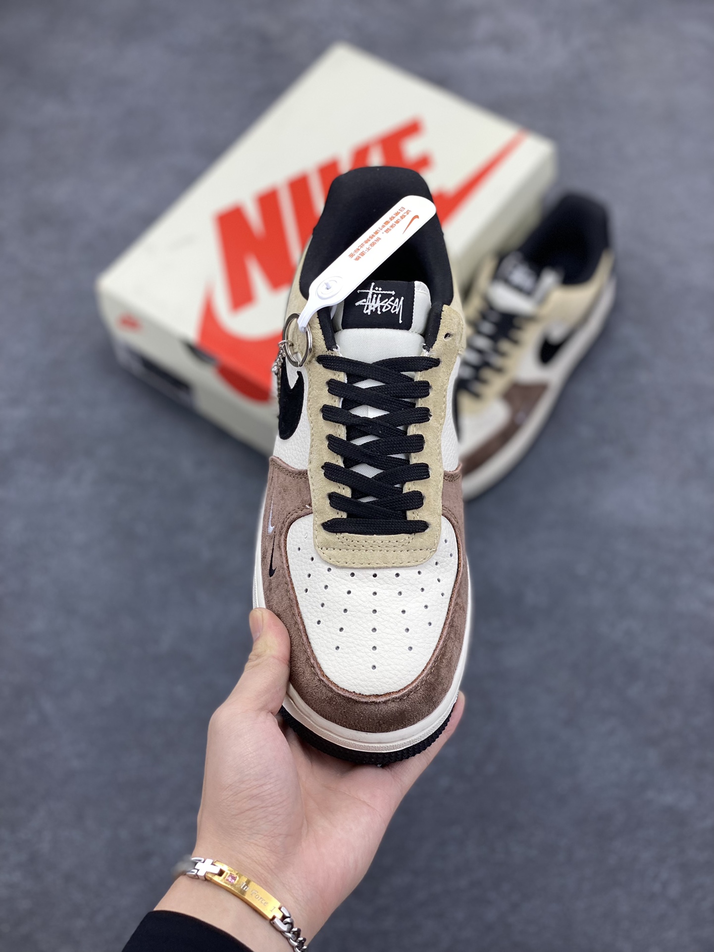 图片[2]-NIke Air Force 1 \’07 Low “北面斯图西联名–黑棕咖”空军一号 低帮 运动鞋 休闲鞋 折边针车 工艺难度大 原楦头原纸板 原装鞋盒 定制五金配件 内置全掌气垫 原厂鞋底 货号：KK1988-018 尺码：36 36.5 37.5 38 38.5 39 40 40.5 41 42 42.5 43 44 44.5 45-选品中心