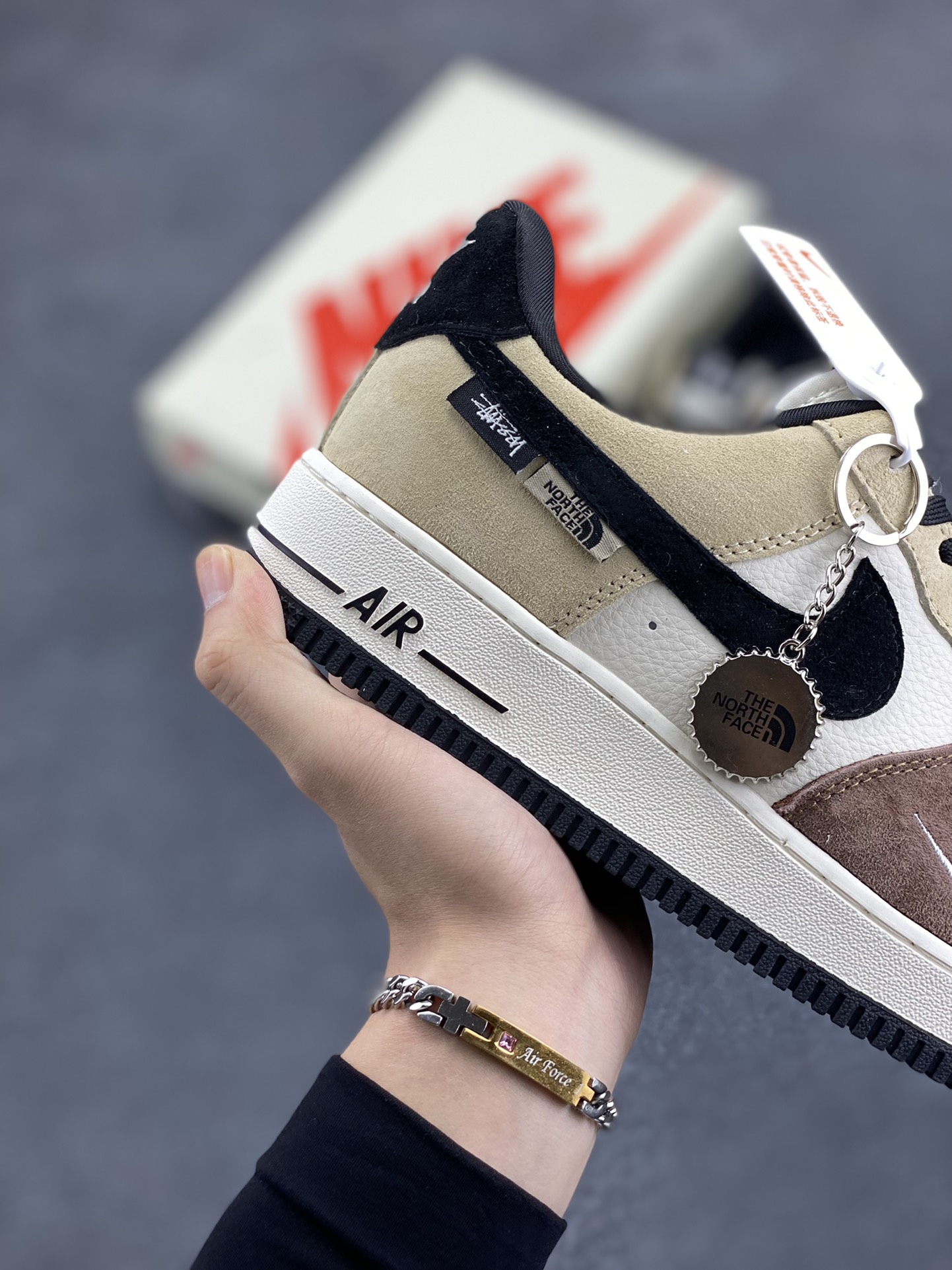 图片[6]-NIke Air Force 1 \’07 Low “北面斯图西联名–黑棕咖”空军一号 低帮 运动鞋 休闲鞋 折边针车 工艺难度大 原楦头原纸板 原装鞋盒 定制五金配件 内置全掌气垫 原厂鞋底 货号：KK1988-018 尺码：36 36.5 37.5 38 38.5 39 40 40.5 41 42 42.5 43 44 44.5 45-选品中心