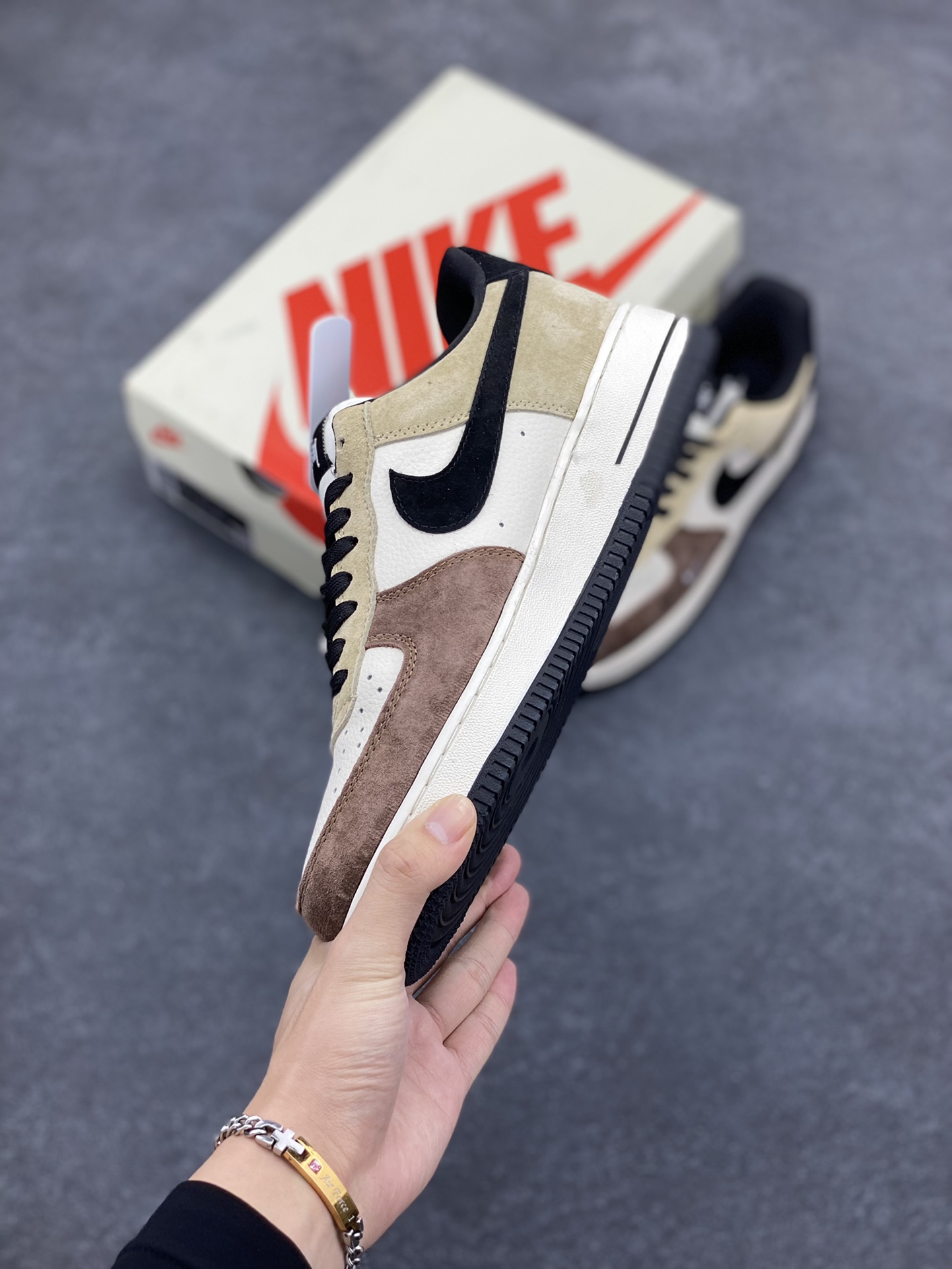 图片[3]-NIke Air Force 1 \’07 Low “北面斯图西联名–黑棕咖”空军一号 低帮 运动鞋 休闲鞋 折边针车 工艺难度大 原楦头原纸板 原装鞋盒 定制五金配件 内置全掌气垫 原厂鞋底 货号：KK1988-018 尺码：36 36.5 37.5 38 38.5 39 40 40.5 41 42 42.5 43 44 44.5 45-选品中心