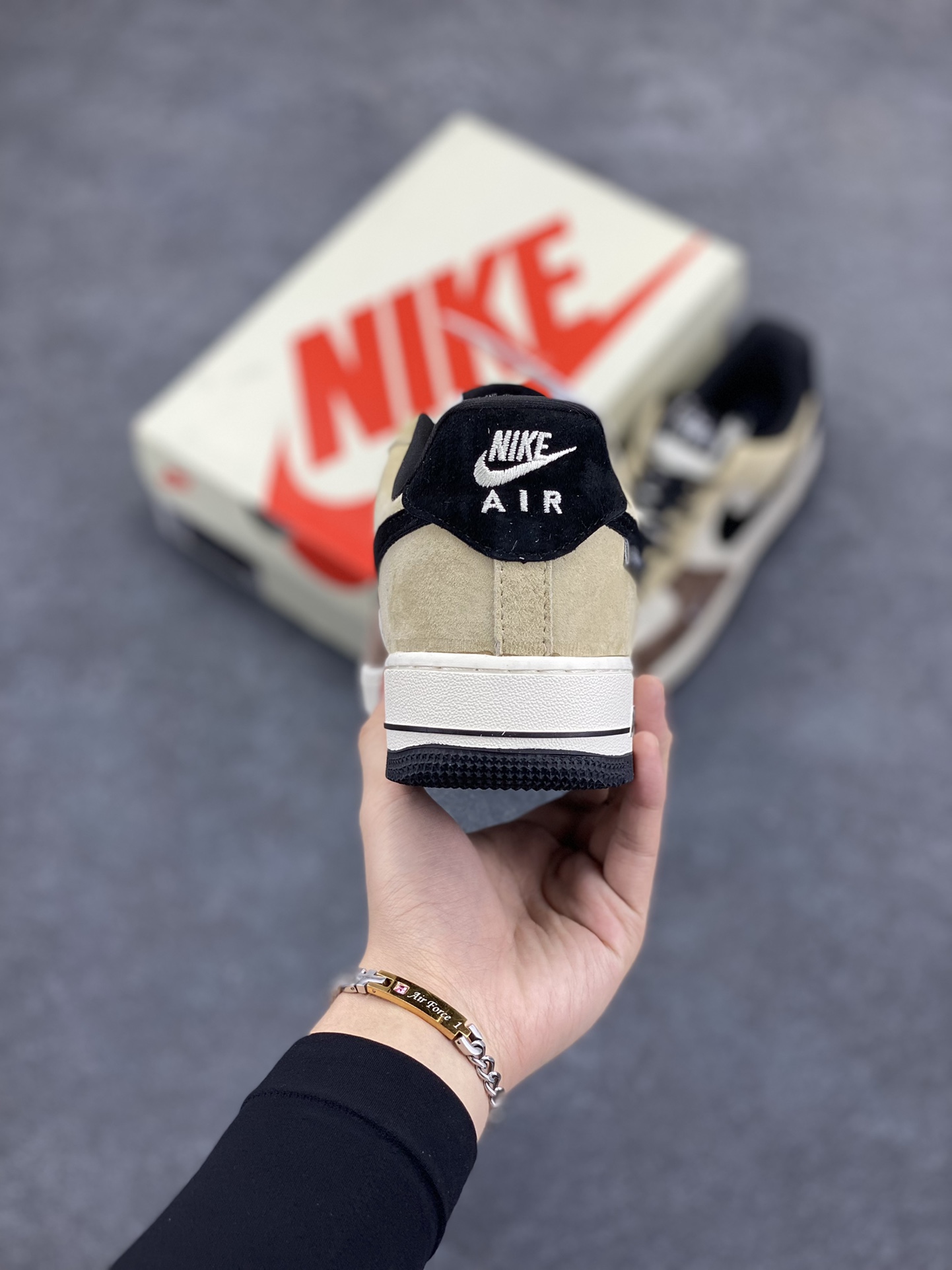 图片[4]-NIke Air Force 1 \’07 Low “北面斯图西联名–黑棕咖”空军一号 低帮 运动鞋 休闲鞋 折边针车 工艺难度大 原楦头原纸板 原装鞋盒 定制五金配件 内置全掌气垫 原厂鞋底 货号：KK1988-018 尺码：36 36.5 37.5 38 38.5 39 40 40.5 41 42 42.5 43 44 44.5 45-选品中心