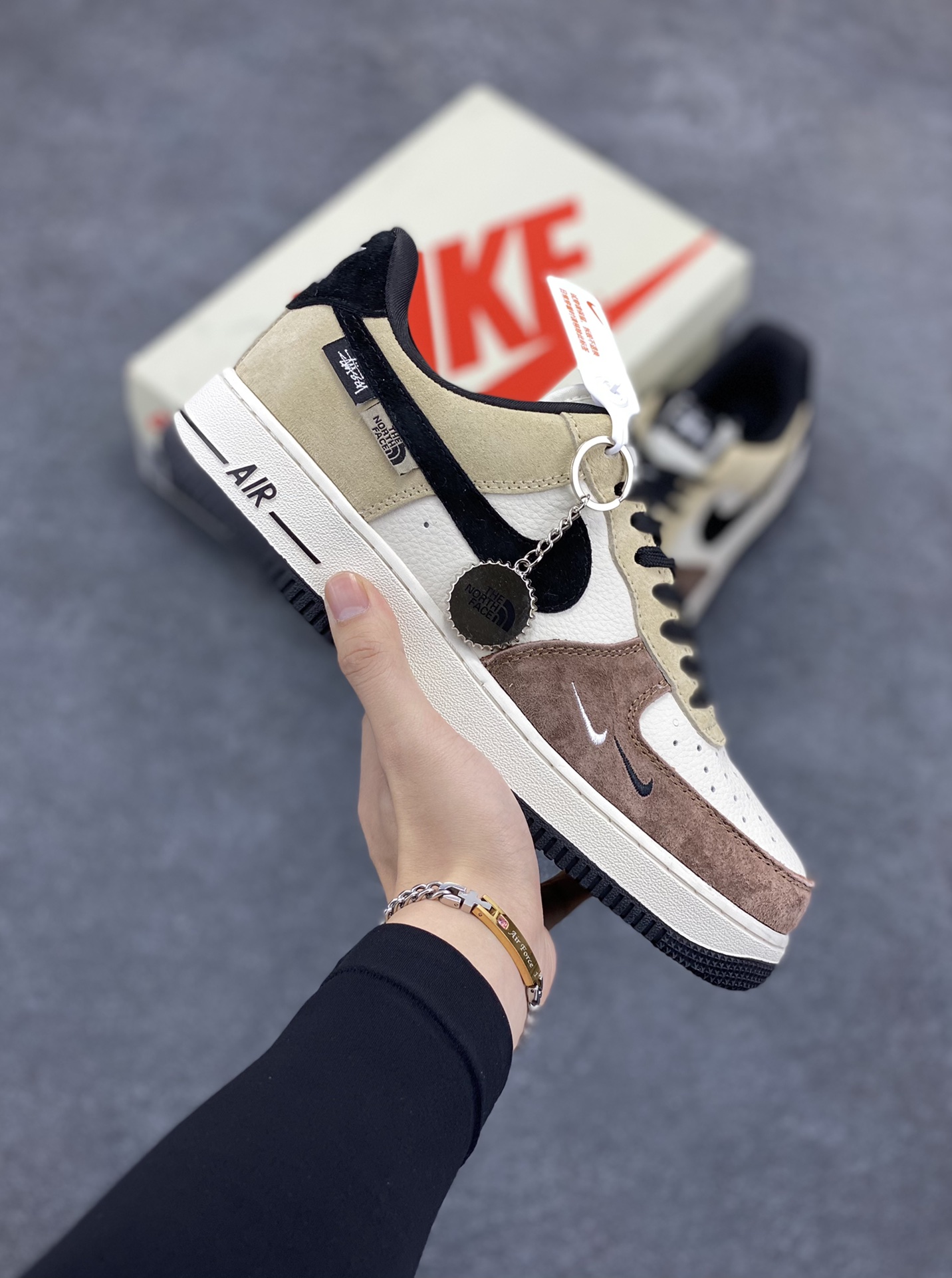 NIke Air Force 1 \'07 Low “北面斯图西联名--黑棕咖”空军一号 低帮 运动鞋 休闲鞋 折边针车 工艺难度大 原楦头原纸板 原装鞋盒 定制五金配件 内置全掌气垫 原厂鞋底 货号：KK1988-018 尺码：36 36.5 37.5 38 38.5 39 40 40.5 41 42 42.5 43 44 44.5 45-选品中心