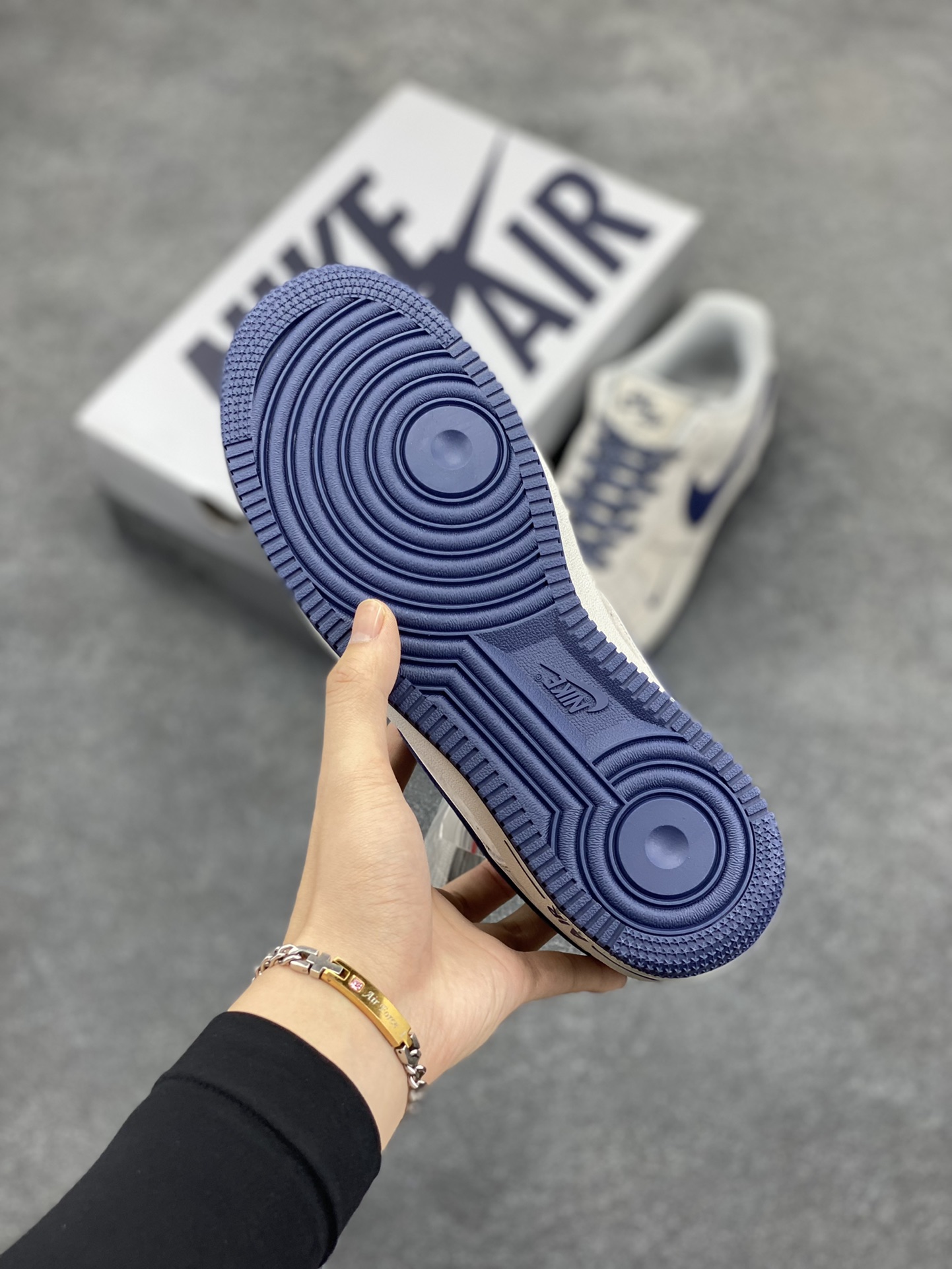 图片[5]-NIke Air Force 1 \’07 Low 麂皮深蓝卫冕冠军 小勾满天星空军一号中帮运动休闲板鞋 3M反光进口麂皮 原装鞋盒原楦头原纸板 内置全掌气垫 高清洁度 货号：WW5021-626 尺码：36 36.5 37.5 38 38.5 39 40 40.5 41 42 42.5 43 44 44.5 45-选品中心