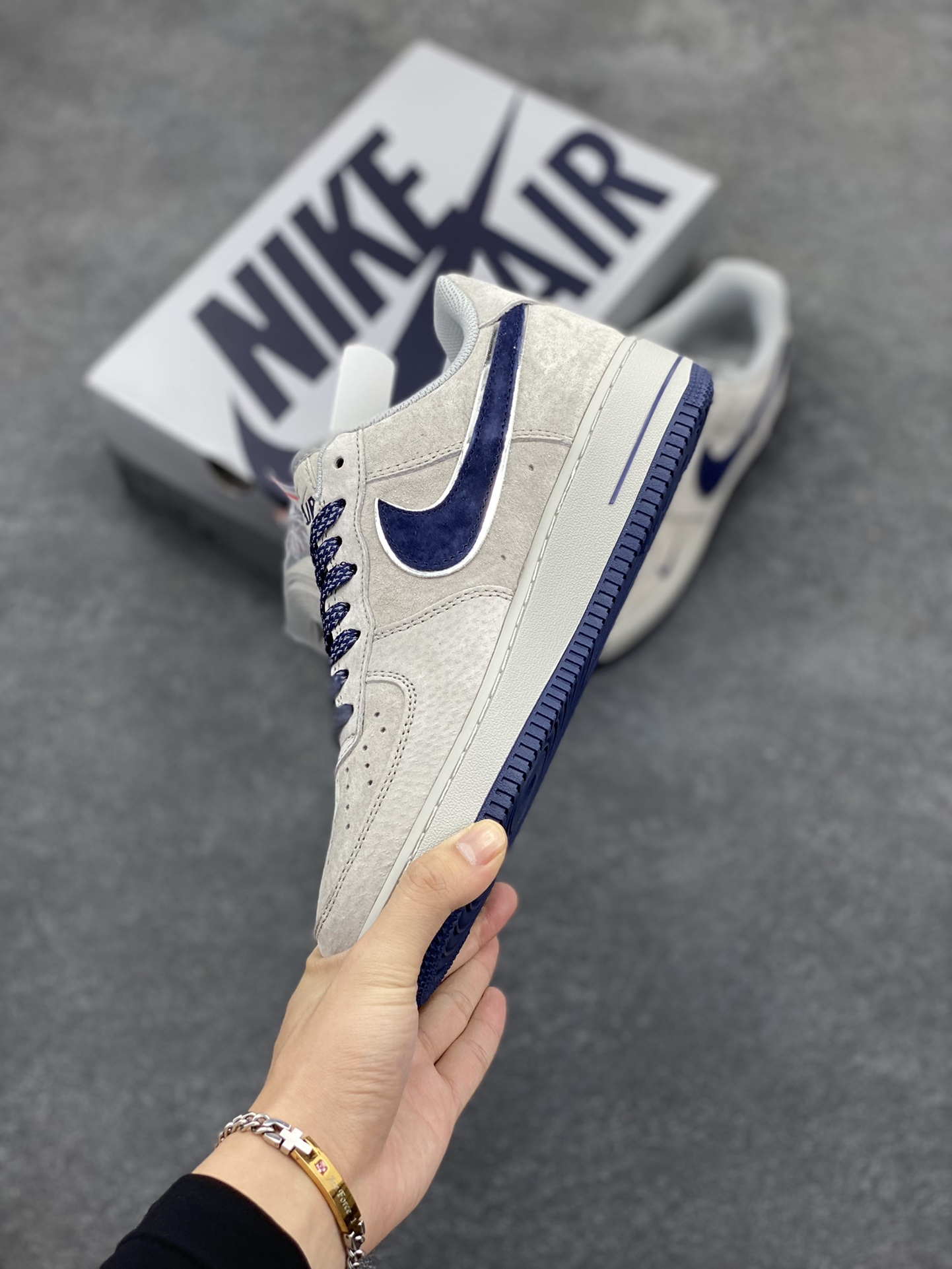 图片[3]-NIke Air Force 1 \’07 Low 麂皮深蓝卫冕冠军 小勾满天星空军一号中帮运动休闲板鞋 3M反光进口麂皮 原装鞋盒原楦头原纸板 内置全掌气垫 高清洁度 货号：WW5021-626 尺码：36 36.5 37.5 38 38.5 39 40 40.5 41 42 42.5 43 44 44.5 45-选品中心