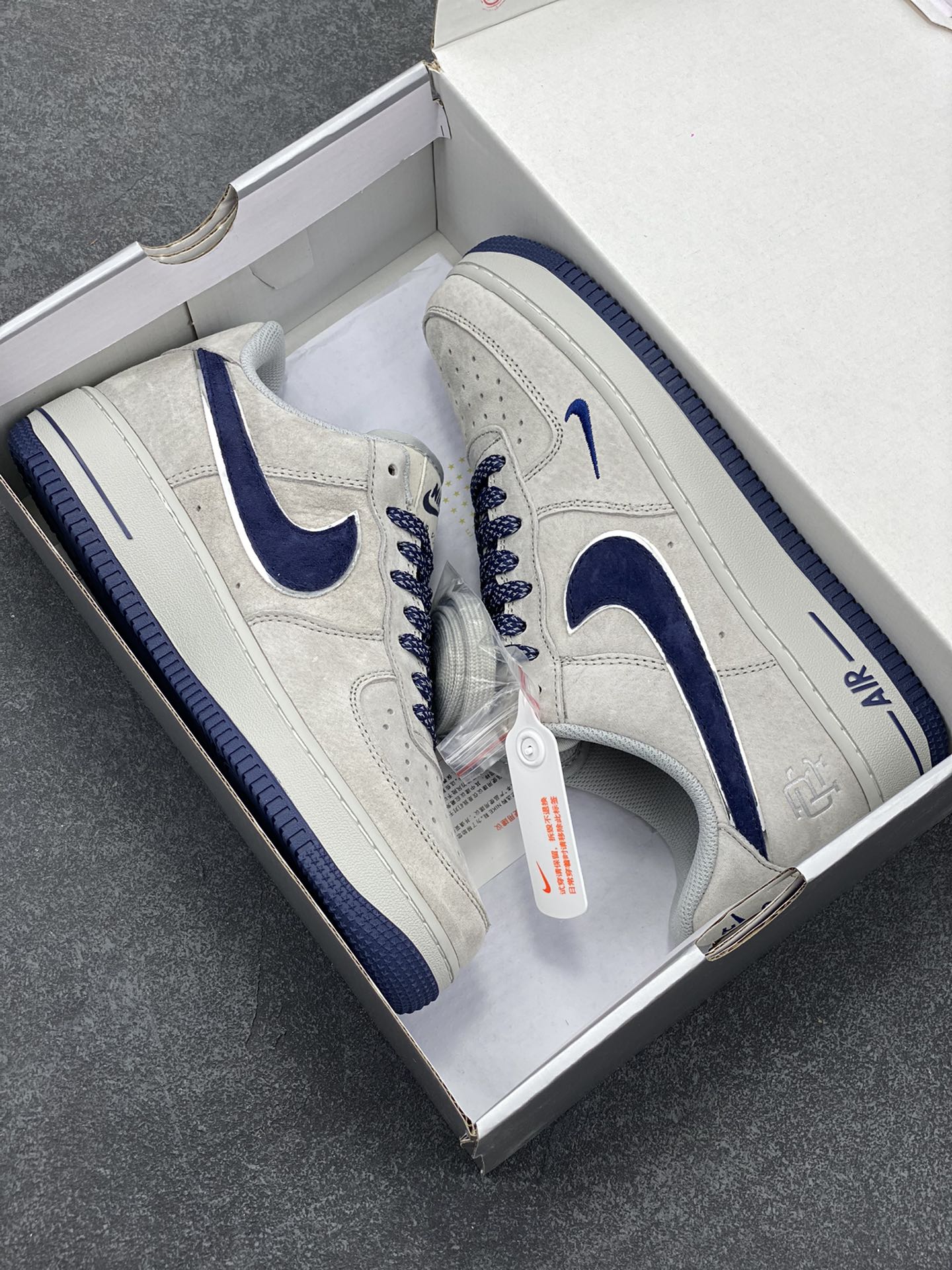 图片[9]-NIke Air Force 1 \’07 Low 麂皮深蓝卫冕冠军 小勾满天星空军一号中帮运动休闲板鞋 3M反光进口麂皮 原装鞋盒原楦头原纸板 内置全掌气垫 高清洁度 货号：WW5021-626 尺码：36 36.5 37.5 38 38.5 39 40 40.5 41 42 42.5 43 44 44.5 45-选品中心