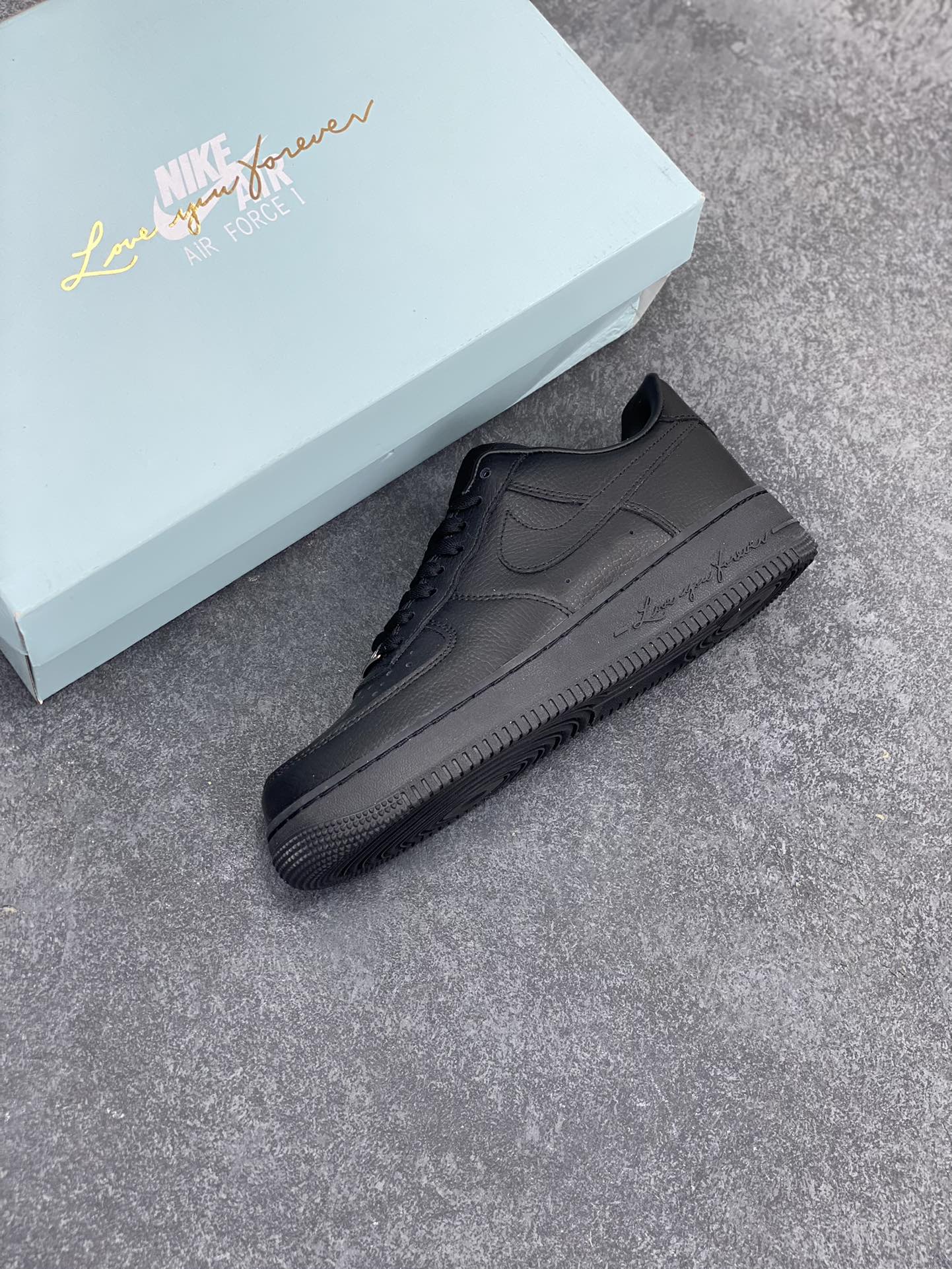 图片[7]-Nike Air Force 1 07 low空军一号 全黑荔枝纹 板鞋 原楦头原纸板 打造纯正空军版型#专注外贸渠道 全掌内置蜂窝气垫 #原盒配件 原厂中底钢印、拉帮完美 货号：CZ8065-001 尺码：36 36.5 37.5 38 38.5 39 40 40.5 41 42 42.5 43 44 44.5 45-选品中心