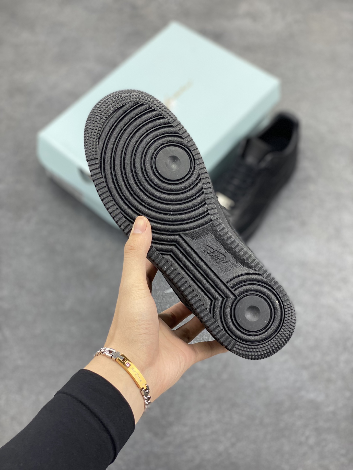 图片[5]-Nike Air Force 1 07 low空军一号 全黑荔枝纹 板鞋 原楦头原纸板 打造纯正空军版型#专注外贸渠道 全掌内置蜂窝气垫 #原盒配件 原厂中底钢印、拉帮完美 货号：CZ8065-001 尺码：36 36.5 37.5 38 38.5 39 40 40.5 41 42 42.5 43 44 44.5 45-选品中心