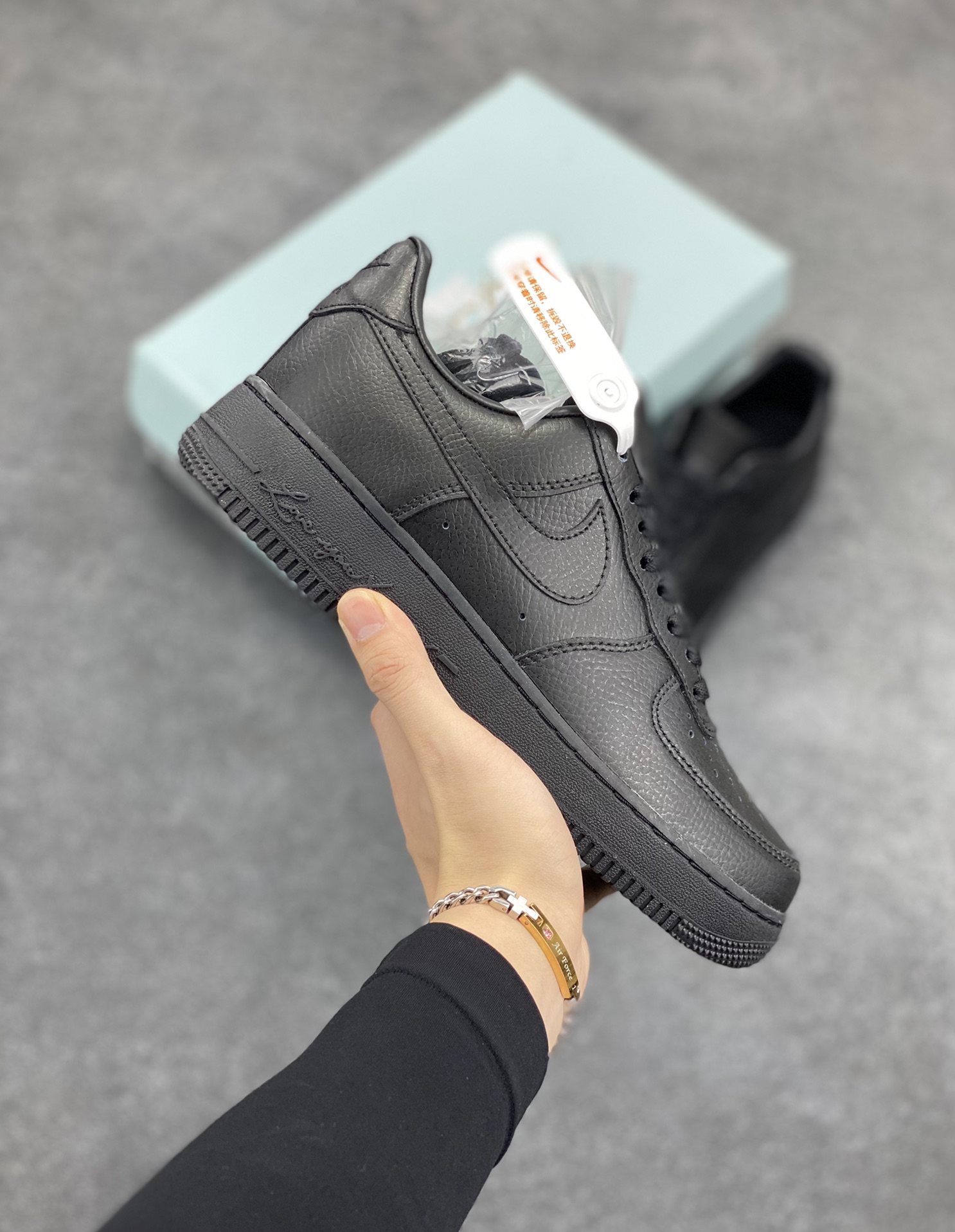 Nike Air Force 1 07 low空军一号 全黑荔枝纹 板鞋 原楦头原纸板 打造纯正空军版型#专注外贸渠道 全掌内置蜂窝气垫 #原盒配件 原厂中底钢印、拉帮完美 货号：CZ8065-001 尺码：36 36.5 37.5 38 38.5 39 40 40.5 41 42 42.5 43 44 44.5 45-选品中心