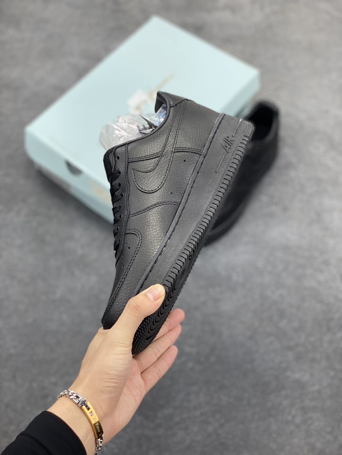 图片[3]-Nike Air Force 1 07 low空军一号 全黑荔枝纹 板鞋 原楦头原纸板 打造纯正空军版型#专注外贸渠道 全掌内置蜂窝气垫 #原盒配件 原厂中底钢印、拉帮完美 货号：CZ8065-001 尺码：36 36.5 37.5 38 38.5 39 40 40.5 41 42 42.5 43 44 44.5 45-选品中心