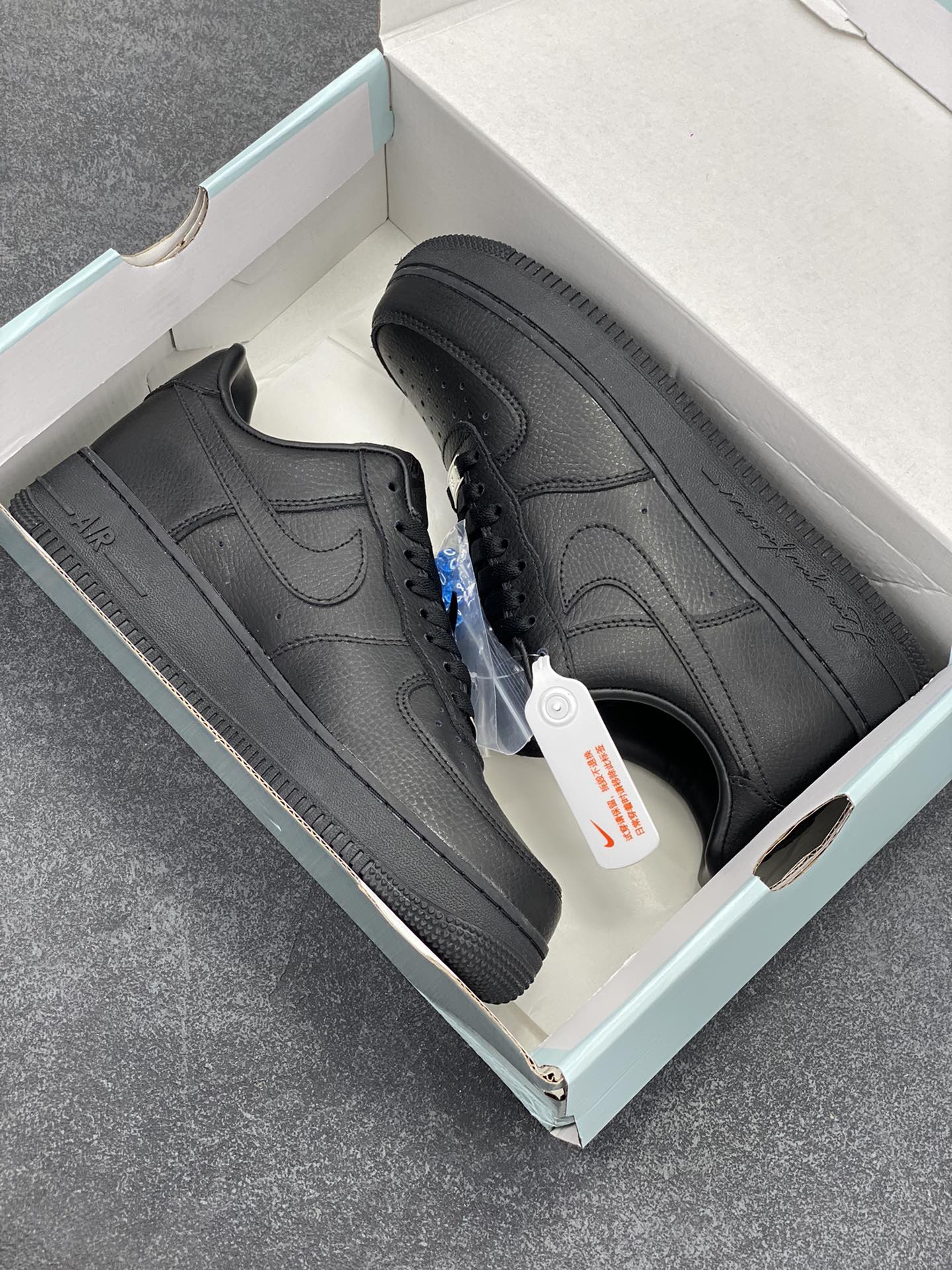 图片[9]-Nike Air Force 1 07 low空军一号 全黑荔枝纹 板鞋 原楦头原纸板 打造纯正空军版型#专注外贸渠道 全掌内置蜂窝气垫 #原盒配件 原厂中底钢印、拉帮完美 货号：CZ8065-001 尺码：36 36.5 37.5 38 38.5 39 40 40.5 41 42 42.5 43 44 44.5 45-选品中心