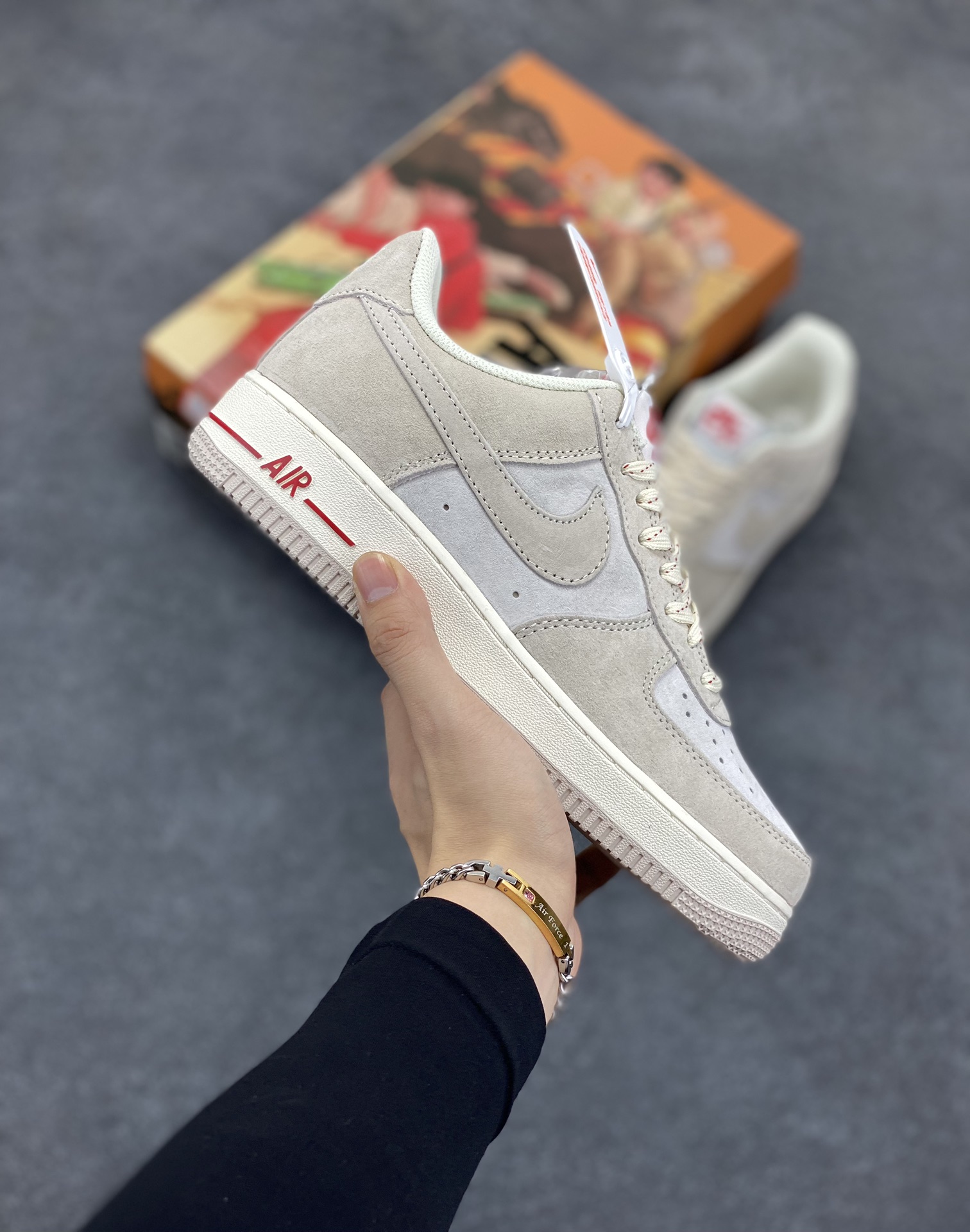 AKIRA×Nike Air Force 1 Low ’07 浅粉配色 头成麂皮 满天星配色 空军一号低帮休闲板鞋 原厂麂皮 原楦原纸板 纯正版型 正品NFC感应芯片 高清洁度 内置全掌气垫 货号：DE3966-623 尺码：36 36.5 37.5 38 38.5 39 40 40.5 41 42 42.5 43 44 44.5 45-选品中心