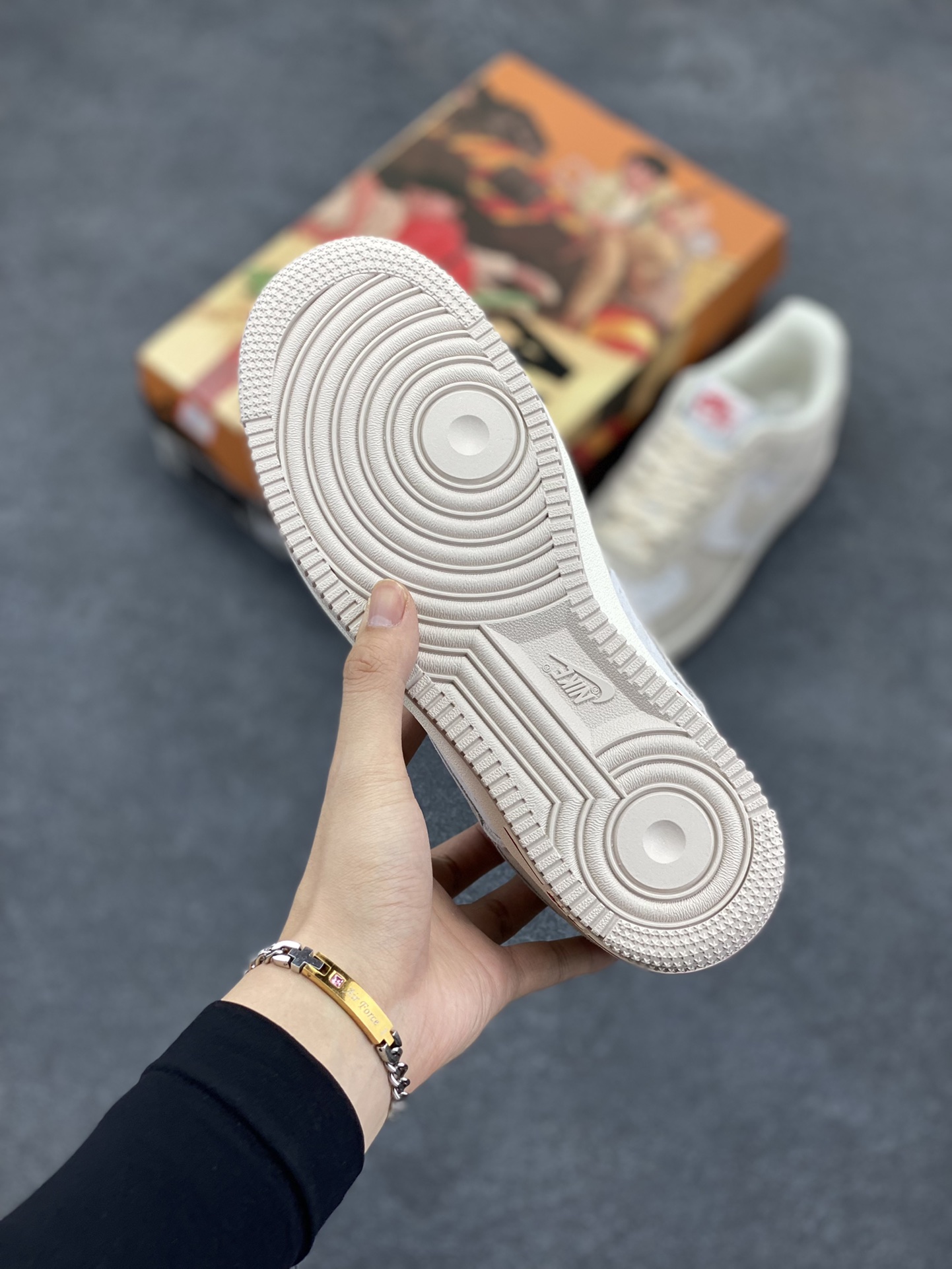 图片[5]-AKIRA×Nike Air Force 1 Low ’07 浅粉配色 头成麂皮 满天星配色 空军一号低帮休闲板鞋 原厂麂皮 原楦原纸板 纯正版型 正品NFC感应芯片 高清洁度 内置全掌气垫 货号：DE3966-623 尺码：36 36.5 37.5 38 38.5 39 40 40.5 41 42 42.5 43 44 44.5 45-选品中心