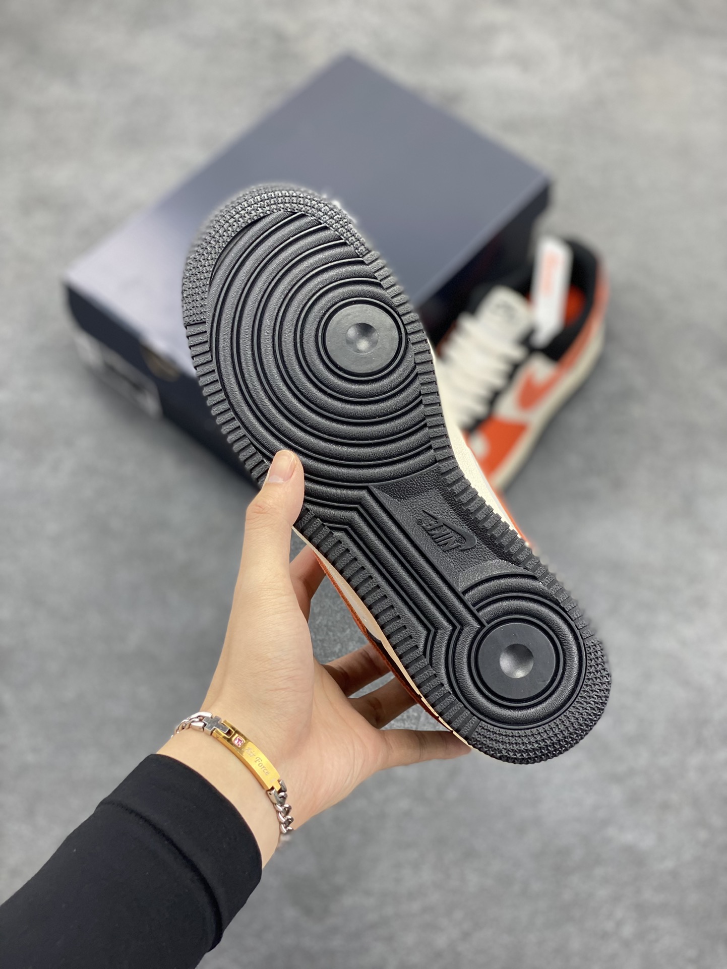 图片[5]-Nike Air Force 1 07 low空军一号 白黑红 板鞋 原楦头原纸板 打造纯正空军版型#专注外贸渠道 全掌内置蜂窝气垫 #原盒配件 原厂中底钢印、拉帮完美 货号：HQ4987-010 尺码：36 36.5 37.5 38 38.5 39 40 40.5 41 42 42.5 43 44 44.5 45-选品中心