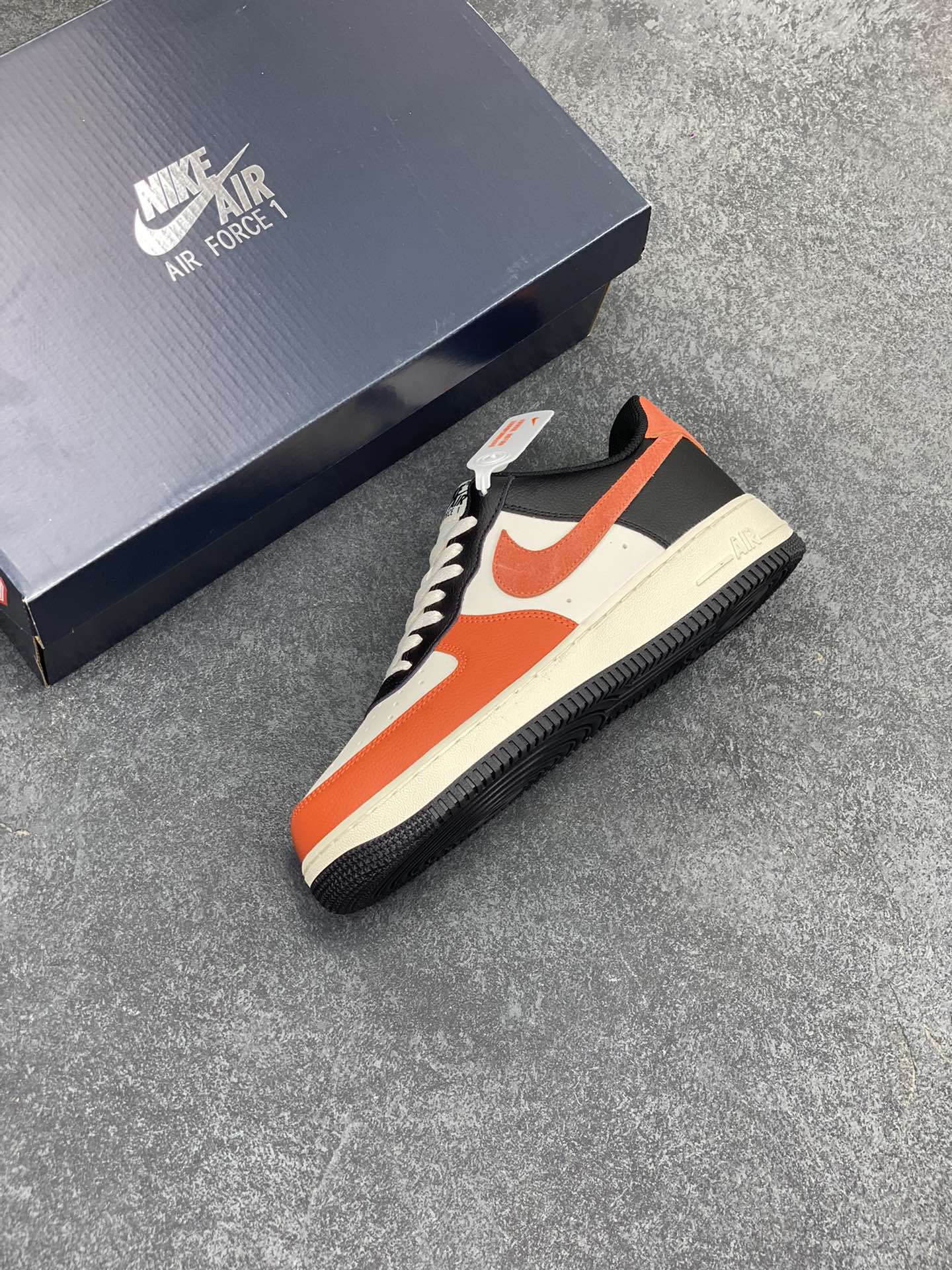 图片[7]-Nike Air Force 1 07 low空军一号 白黑红 板鞋 原楦头原纸板 打造纯正空军版型#专注外贸渠道 全掌内置蜂窝气垫 #原盒配件 原厂中底钢印、拉帮完美 货号：HQ4987-010 尺码：36 36.5 37.5 38 38.5 39 40 40.5 41 42 42.5 43 44 44.5 45-选品中心