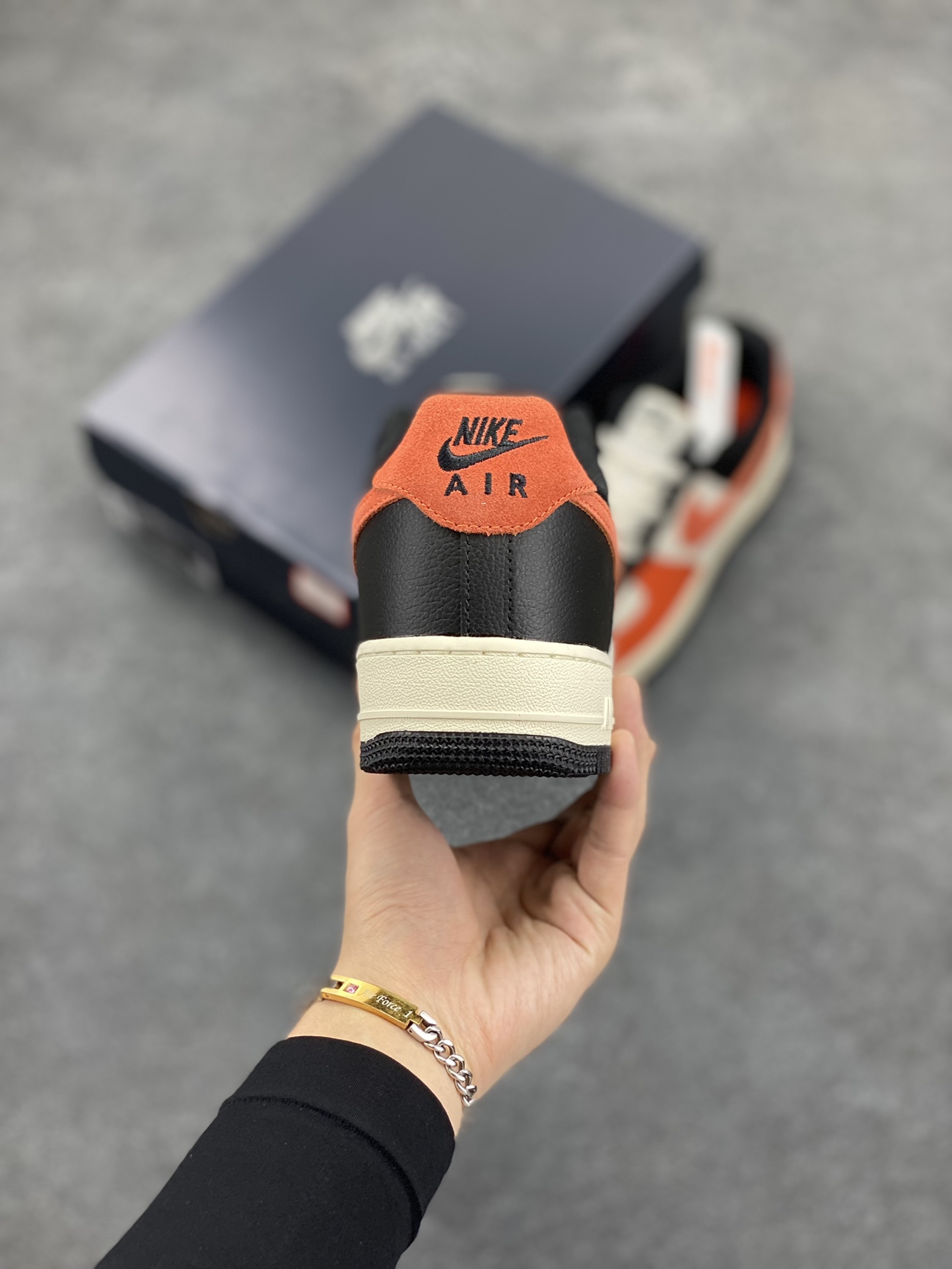 图片[4]-Nike Air Force 1 07 low空军一号 白黑红 板鞋 原楦头原纸板 打造纯正空军版型#专注外贸渠道 全掌内置蜂窝气垫 #原盒配件 原厂中底钢印、拉帮完美 货号：HQ4987-010 尺码：36 36.5 37.5 38 38.5 39 40 40.5 41 42 42.5 43 44 44.5 45-选品中心