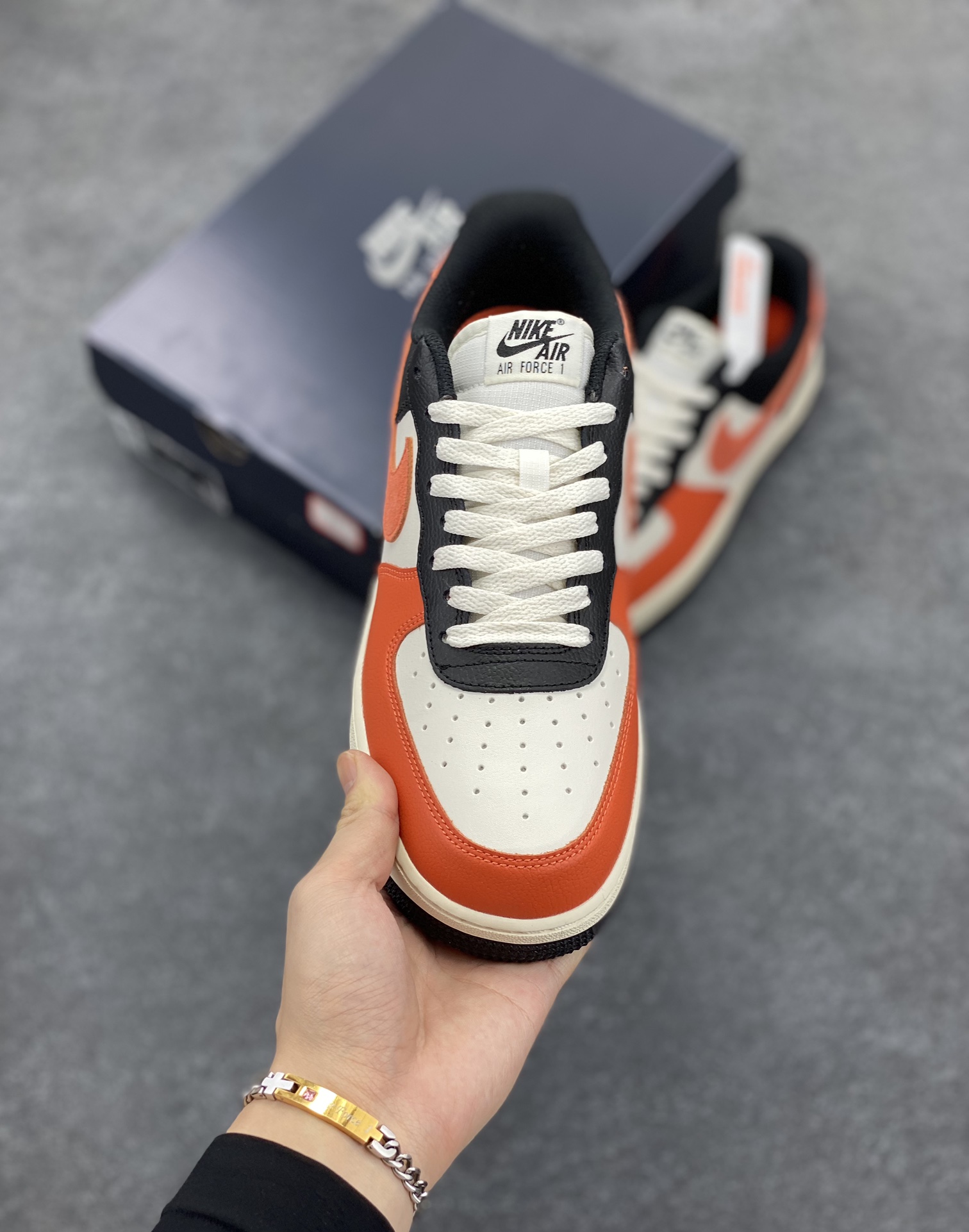 图片[2]-Nike Air Force 1 07 low空军一号 白黑红 板鞋 原楦头原纸板 打造纯正空军版型#专注外贸渠道 全掌内置蜂窝气垫 #原盒配件 原厂中底钢印、拉帮完美 货号：HQ4987-010 尺码：36 36.5 37.5 38 38.5 39 40 40.5 41 42 42.5 43 44 44.5 45-选品中心