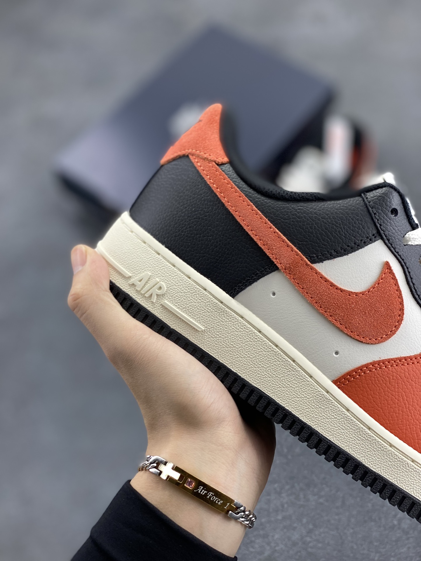 图片[6]-Nike Air Force 1 07 low空军一号 白黑红 板鞋 原楦头原纸板 打造纯正空军版型#专注外贸渠道 全掌内置蜂窝气垫 #原盒配件 原厂中底钢印、拉帮完美 货号：HQ4987-010 尺码：36 36.5 37.5 38 38.5 39 40 40.5 41 42 42.5 43 44 44.5 45-选品中心