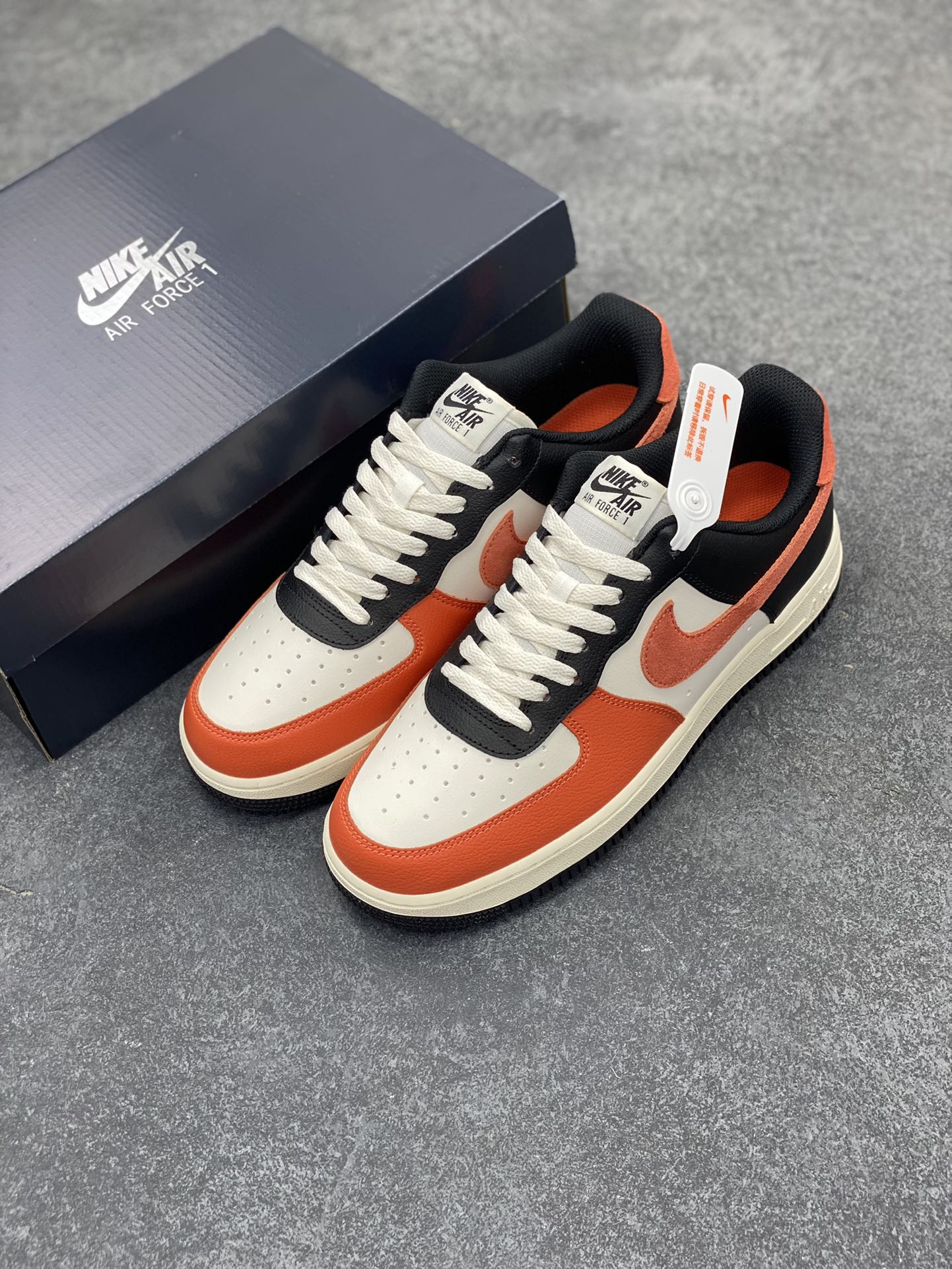 图片[8]-Nike Air Force 1 07 low空军一号 白黑红 板鞋 原楦头原纸板 打造纯正空军版型#专注外贸渠道 全掌内置蜂窝气垫 #原盒配件 原厂中底钢印、拉帮完美 货号：HQ4987-010 尺码：36 36.5 37.5 38 38.5 39 40 40.5 41 42 42.5 43 44 44.5 45-选品中心