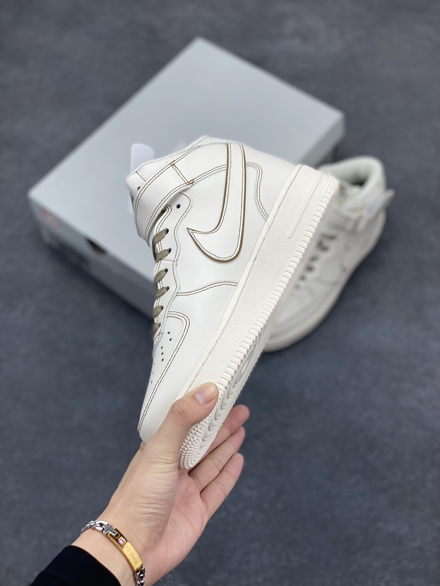 图片[3]-Nike Air Force 1 MID \’07 “兔八哥”卡其色满天星 中帮空军一号休闲板鞋 定制皮料 3M反光 原楦原纸板 纯正版型 清洁度完美 内置全掌气垫 货号：BY6899-692 尺码：36 36.5 37.5 38 38.5 39 40 40.5 41 42 42.5 43 44 44.5 45-选品中心