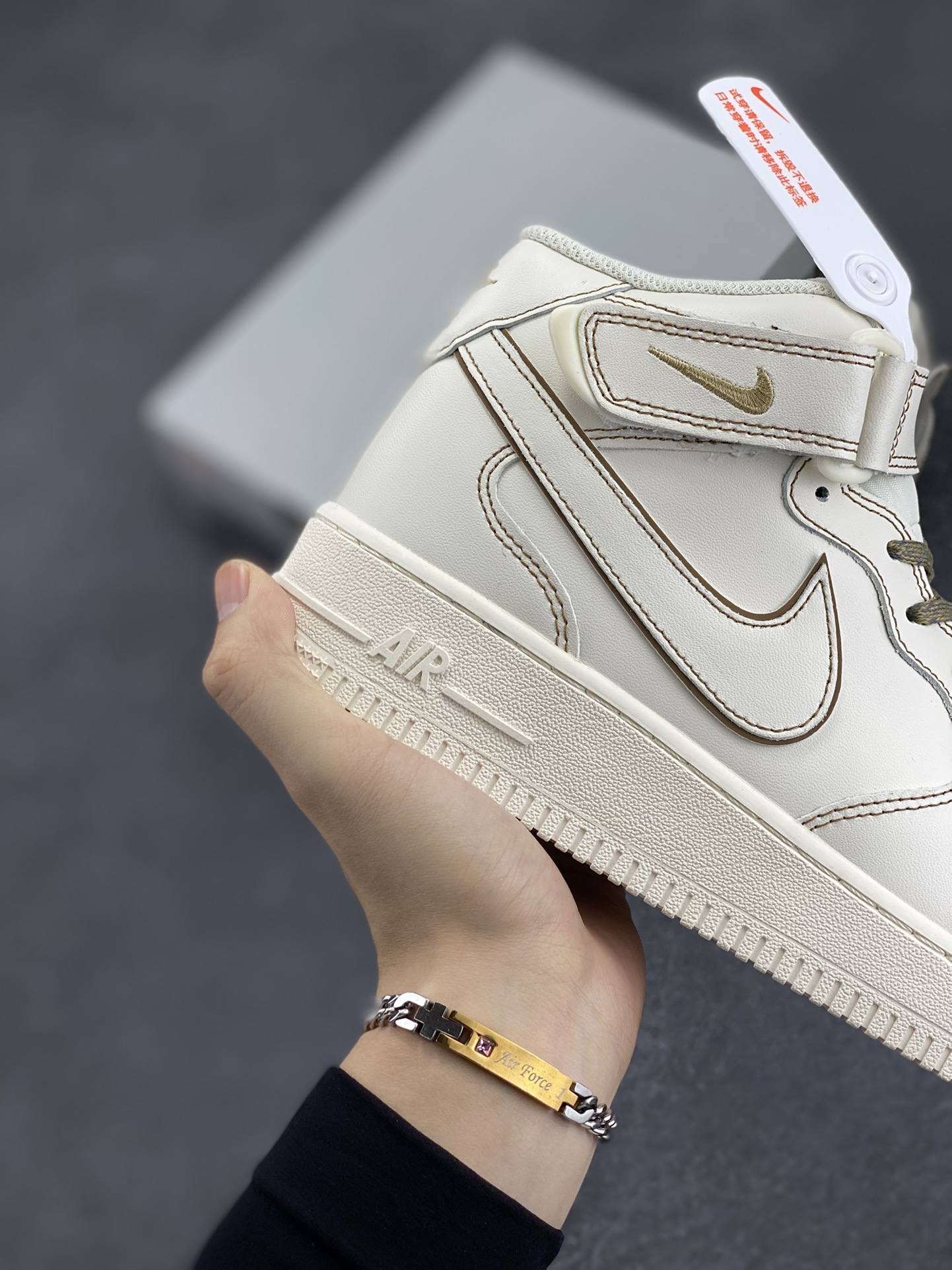 图片[6]-Nike Air Force 1 MID \’07 “兔八哥”卡其色满天星 中帮空军一号休闲板鞋 定制皮料 3M反光 原楦原纸板 纯正版型 清洁度完美 内置全掌气垫 货号：BY6899-692 尺码：36 36.5 37.5 38 38.5 39 40 40.5 41 42 42.5 43 44 44.5 45-选品中心