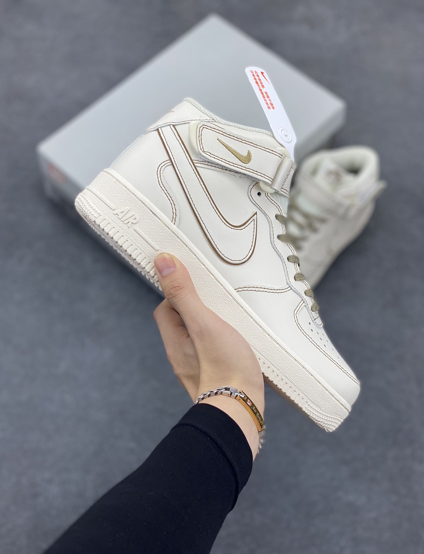 Nike Air Force 1 MID \’07 “兔八哥”卡其色满天星 中帮空军一号休闲板鞋 定制皮料 3M反光 原楦原纸板 纯正版型 清洁度完美 内置全掌气垫 货号:BY6899-692 尺码:36 36.5 37.5 38 38.5 39 40 40.5 41 42 42.5 43 44 44.5 45-选品中心