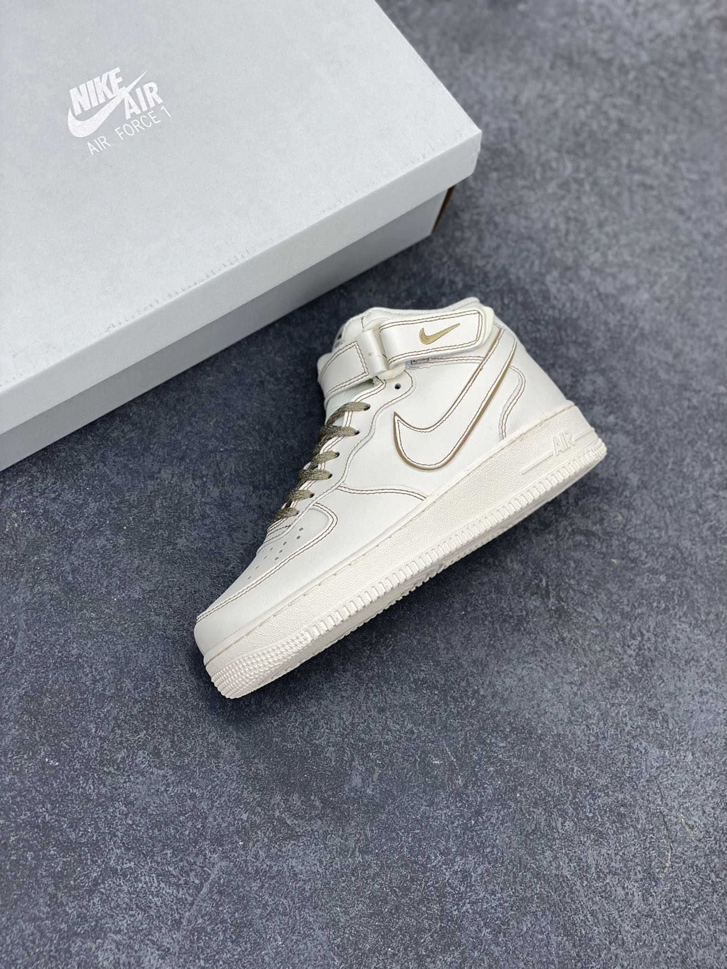 图片[7]-Nike Air Force 1 MID \’07 “兔八哥”卡其色满天星 中帮空军一号休闲板鞋 定制皮料 3M反光 原楦原纸板 纯正版型 清洁度完美 内置全掌气垫 货号：BY6899-692 尺码：36 36.5 37.5 38 38.5 39 40 40.5 41 42 42.5 43 44 44.5 45-选品中心