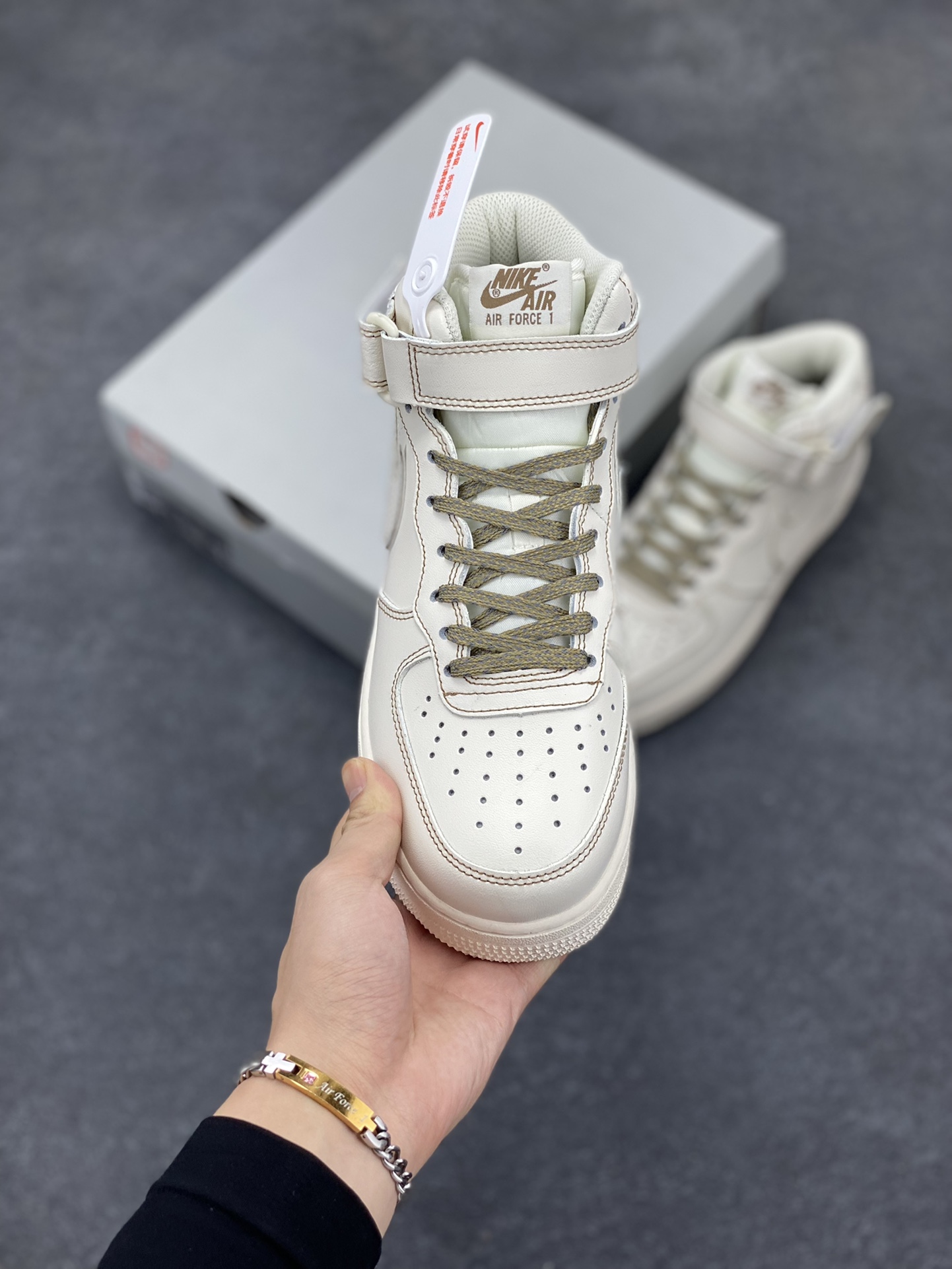 图片[2]-Nike Air Force 1 MID \’07 “兔八哥”卡其色满天星 中帮空军一号休闲板鞋 定制皮料 3M反光 原楦原纸板 纯正版型 清洁度完美 内置全掌气垫 货号：BY6899-692 尺码：36 36.5 37.5 38 38.5 39 40 40.5 41 42 42.5 43 44 44.5 45-选品中心