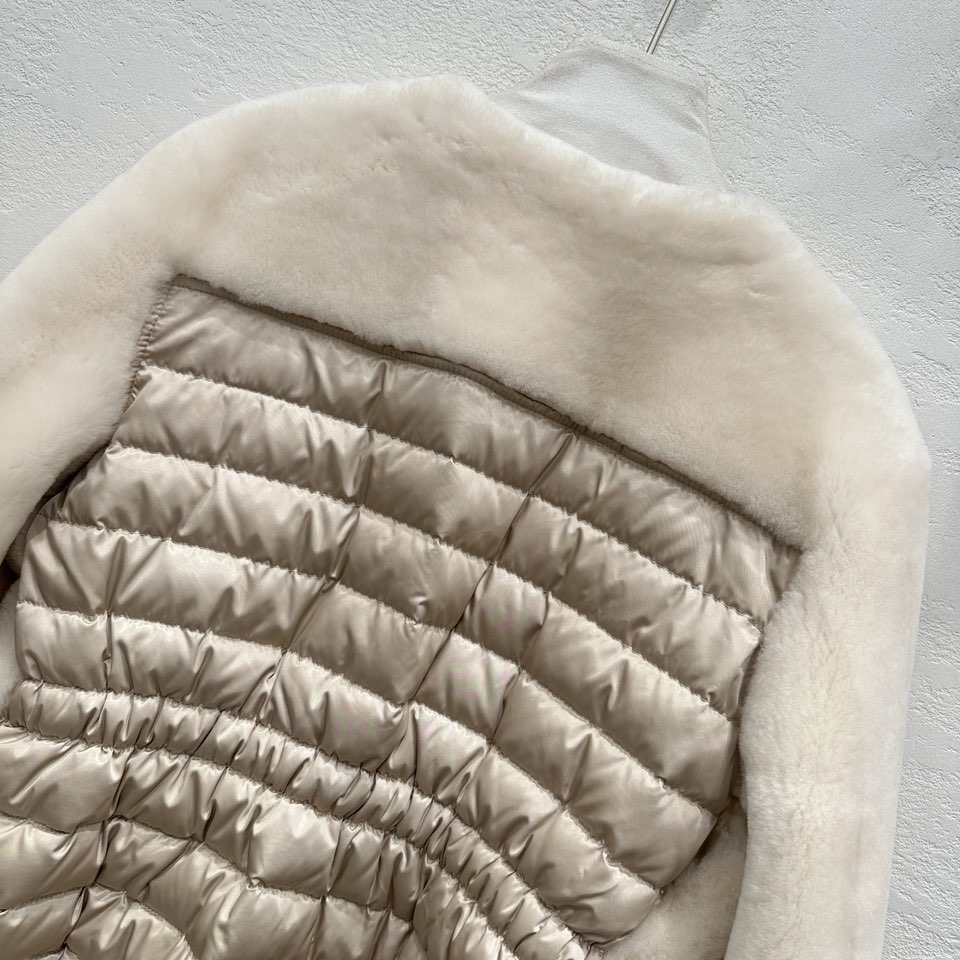 Stylish 24-Year-Old Moncl*r Coat: Velvet, Self-Heating, One-of-a-Kind, High Quality. - 图片 7