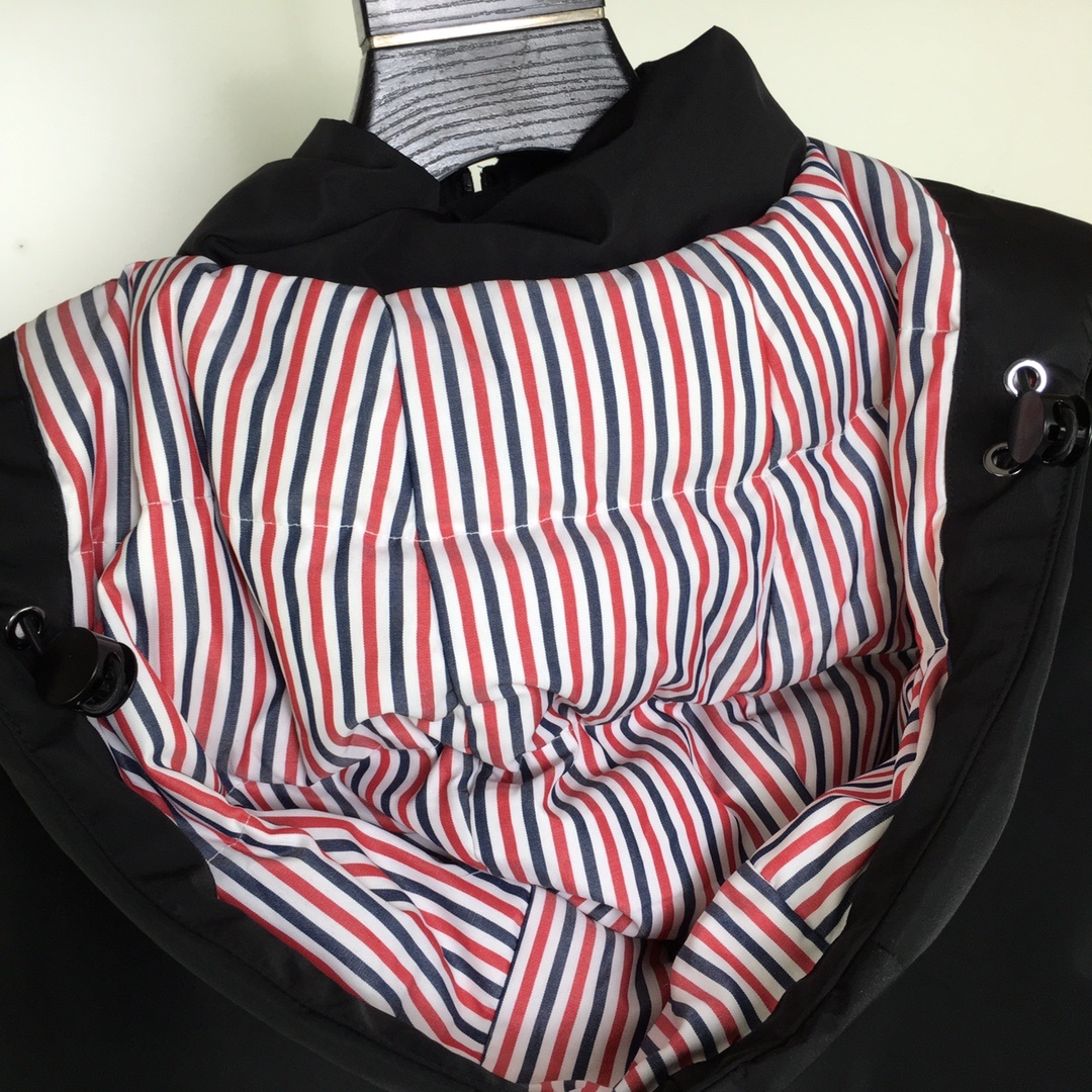 新品羽绒服🌹【T.B】🔥顶级🔝版本
秋冬新品,高端定制羽绒服问世!连帽设计,简单的大方基础款。防风保暖