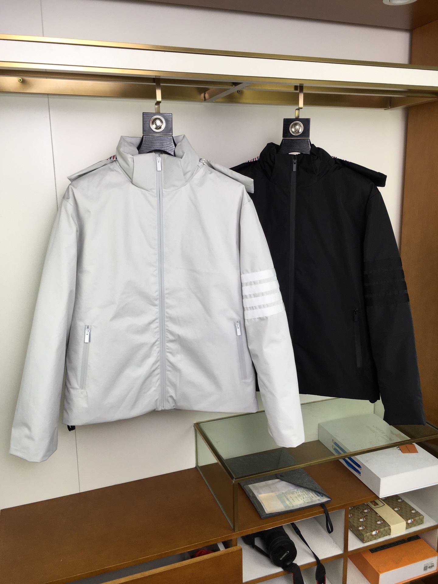 新品羽绒服🌹【T.B】🔥顶级🔝版本
秋冬新品,高端定制羽绒服问世!连帽设计,简单的大方基础款。防风保暖