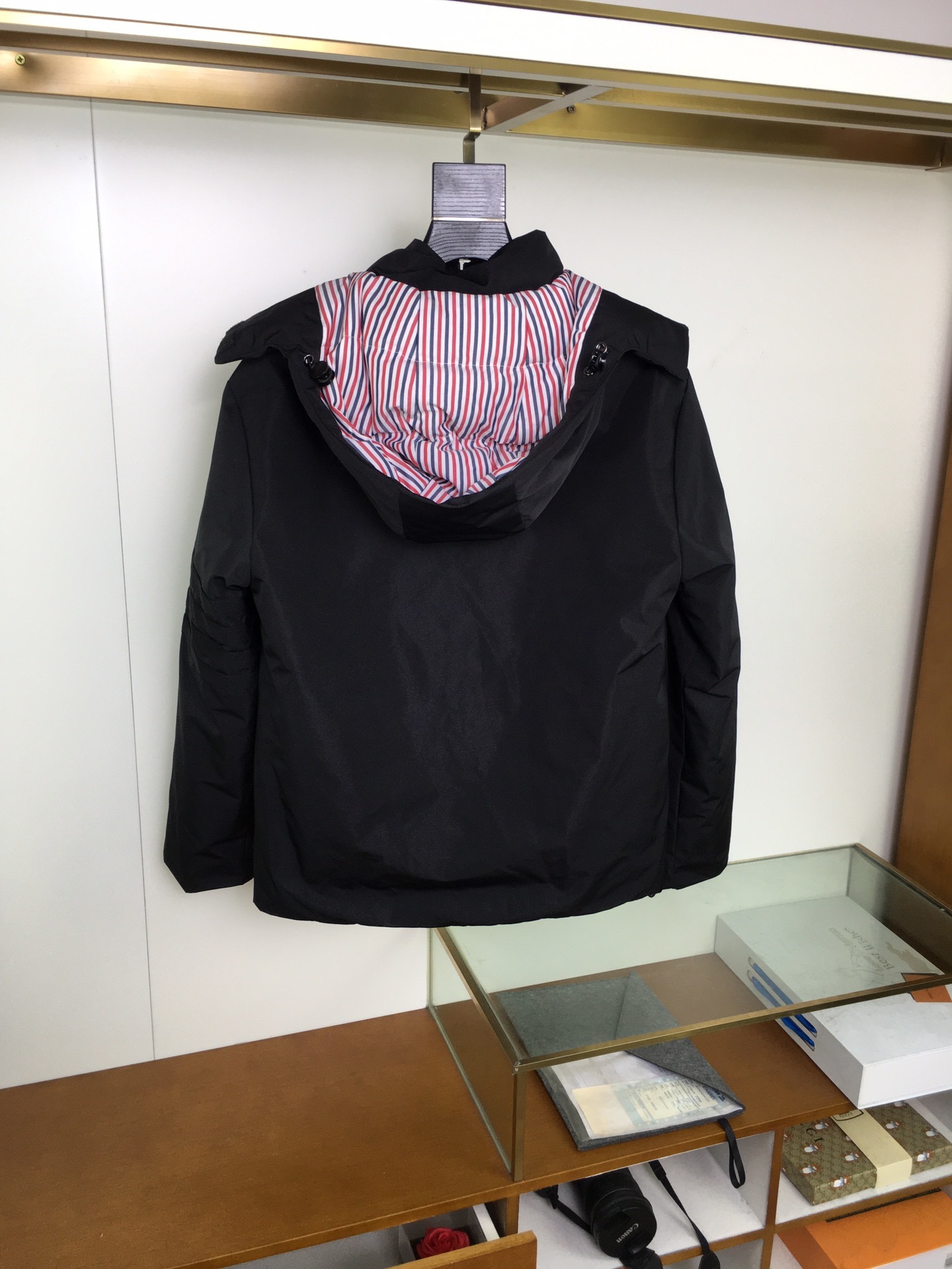 新品羽绒服🌹【T.B】🔥顶级🔝版本
秋冬新品,高端定制羽绒服问世!连帽设计,简单的大方基础款。防风保暖